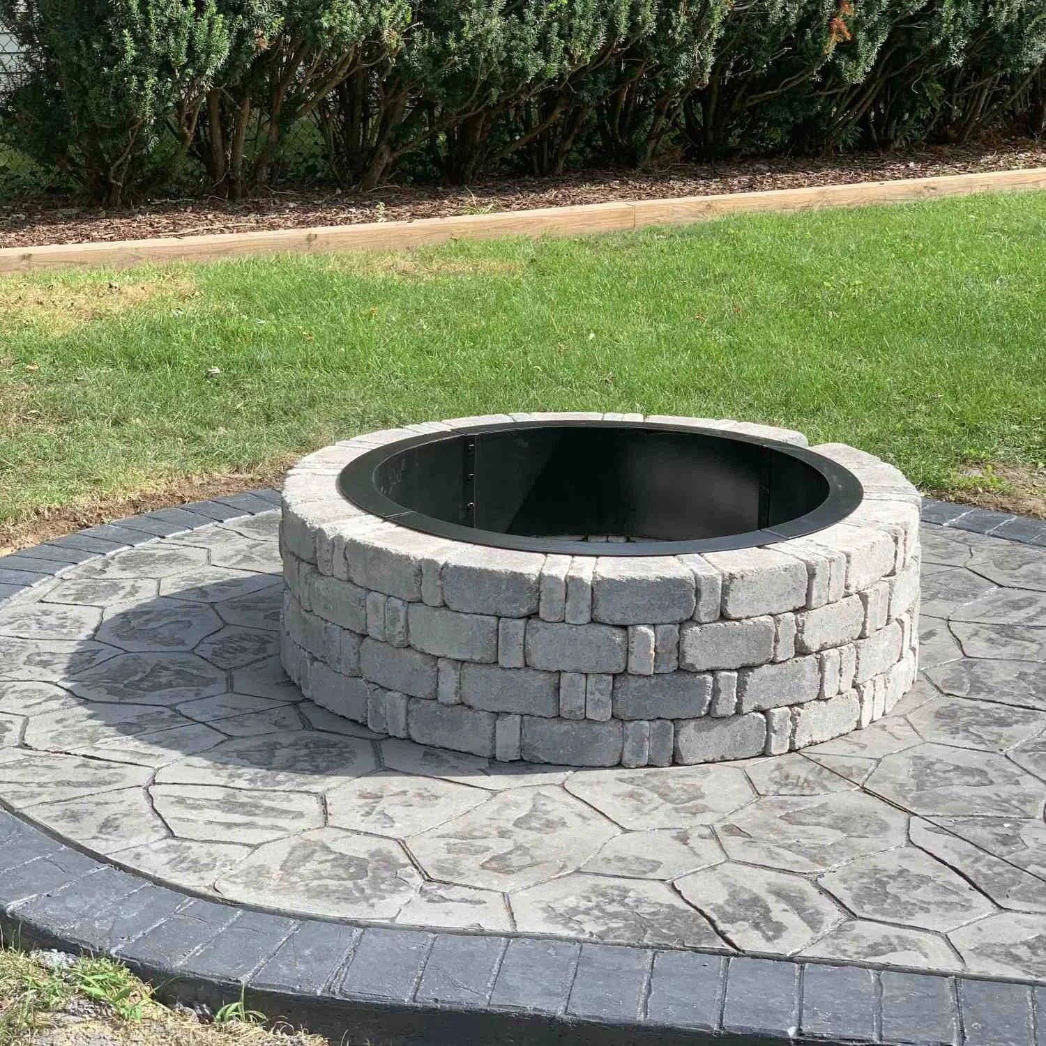 hardscape-design-fire-pit-idea-by-precise-in-cleveland-ohio
