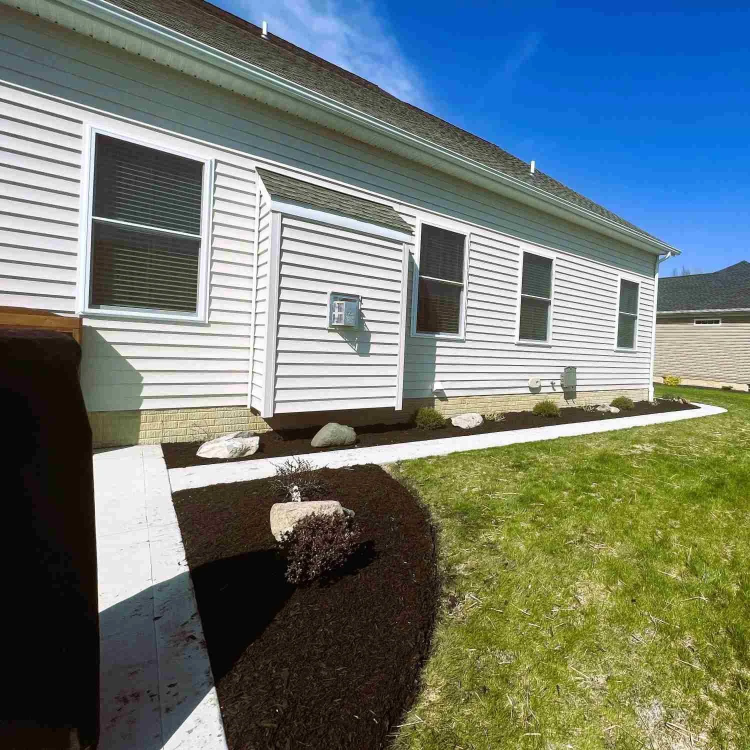 flower_beds_and_mulch_installation_services