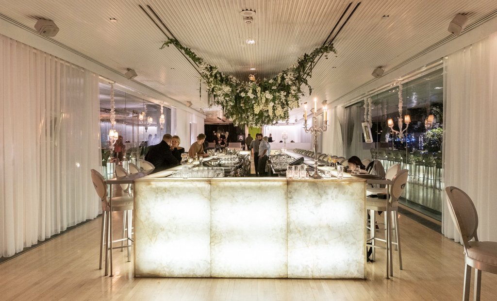 VINYL SET @LONG BAR | SANDERSON HOTEL