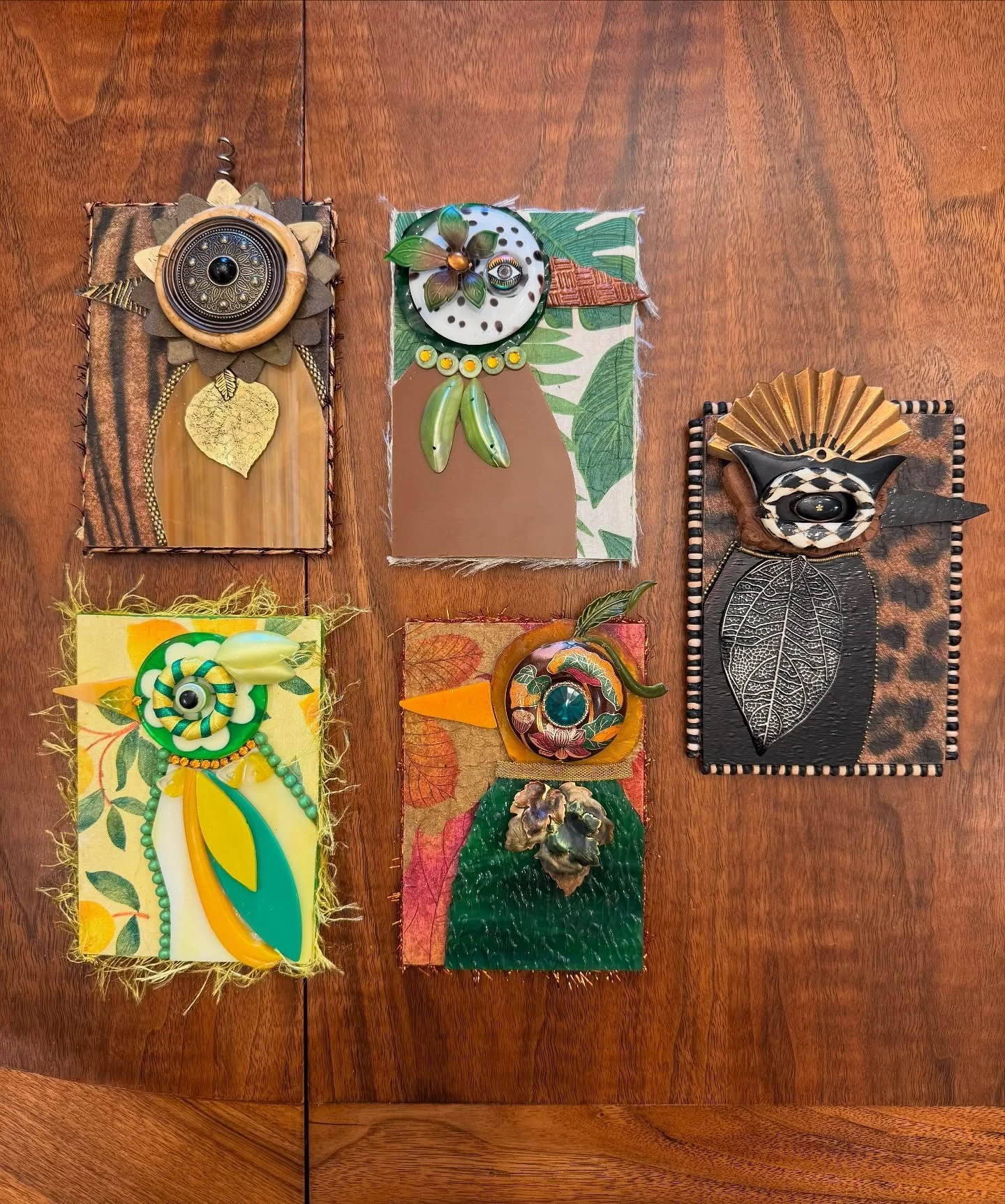 Shipping another 5 to my Feathered Friends collector in Pennsylvania. This makes 10 for her. Amazing. She will send a pic of how she&rsquo;s hanging them. Can&rsquo;t wait to see. Thank you Susanne!!#birdlover #mosaicbirds #debramagermosaics