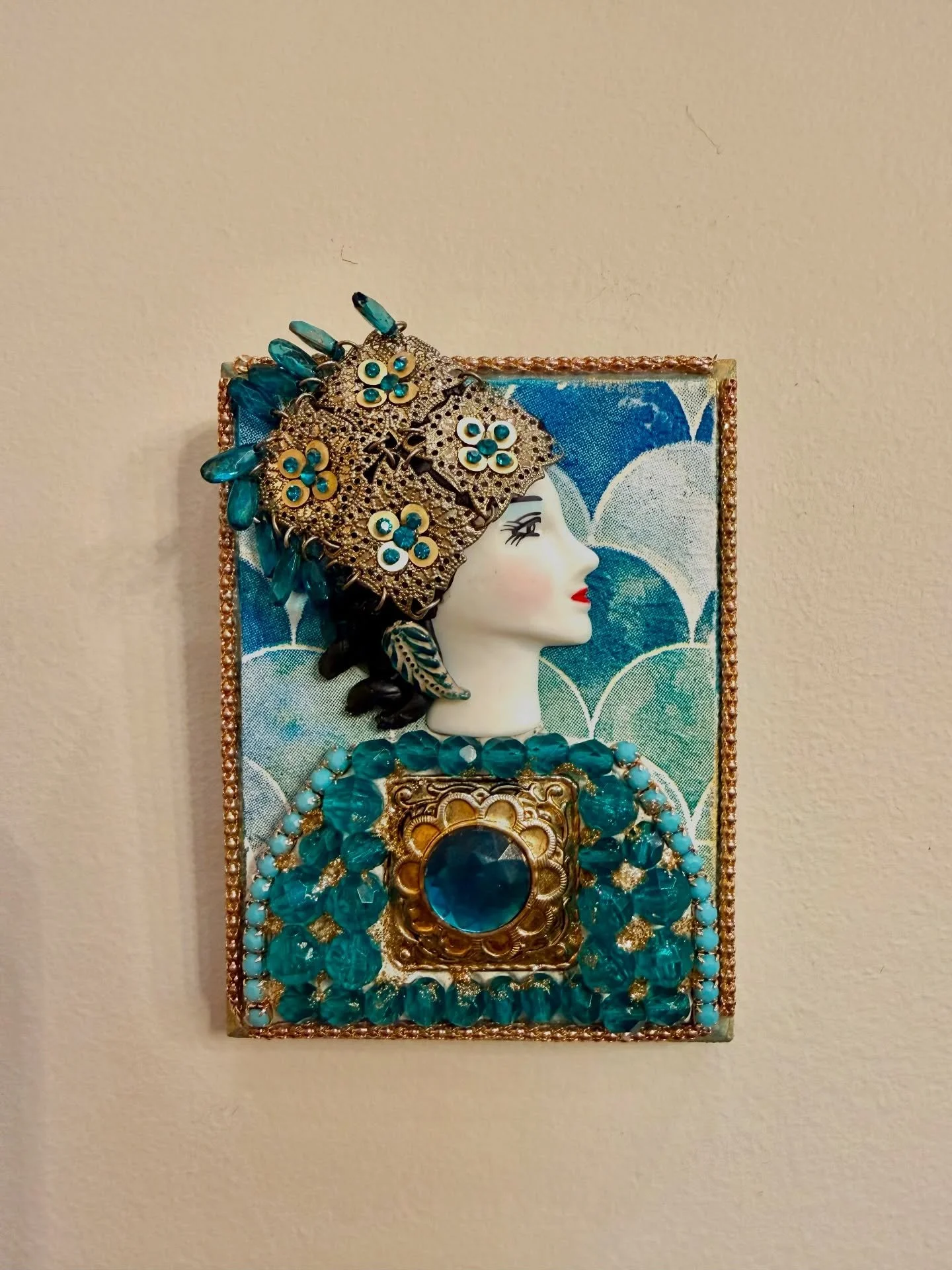 Beautiful Women #mixedmediamosaics #mosaicart#femaleart #beadart #debramagermosaics