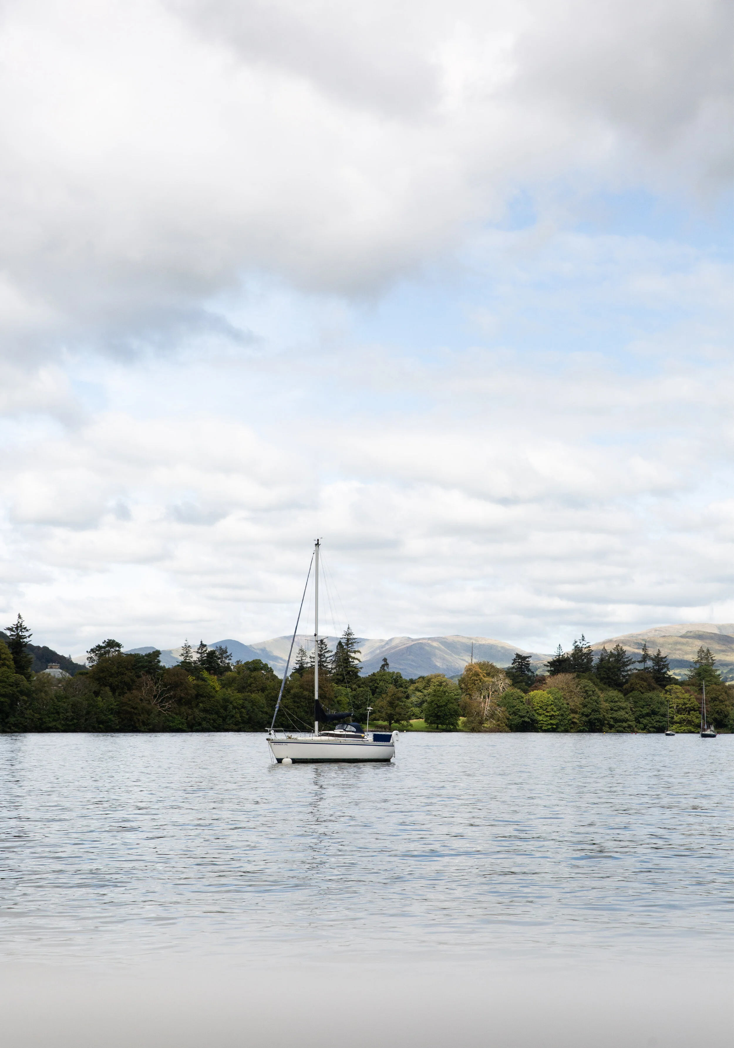 boat in lake komoot.jpg