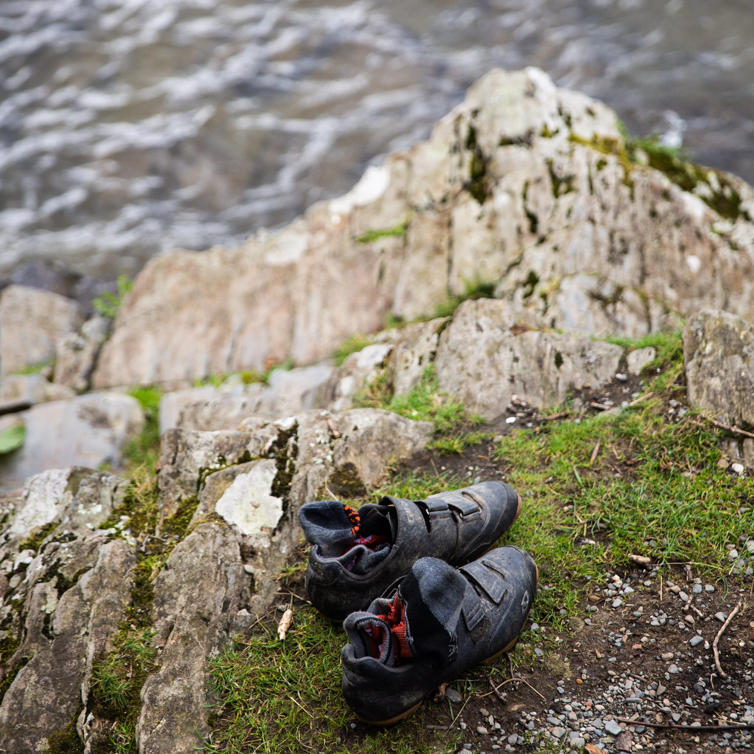 shoes by lake komoot.jpg