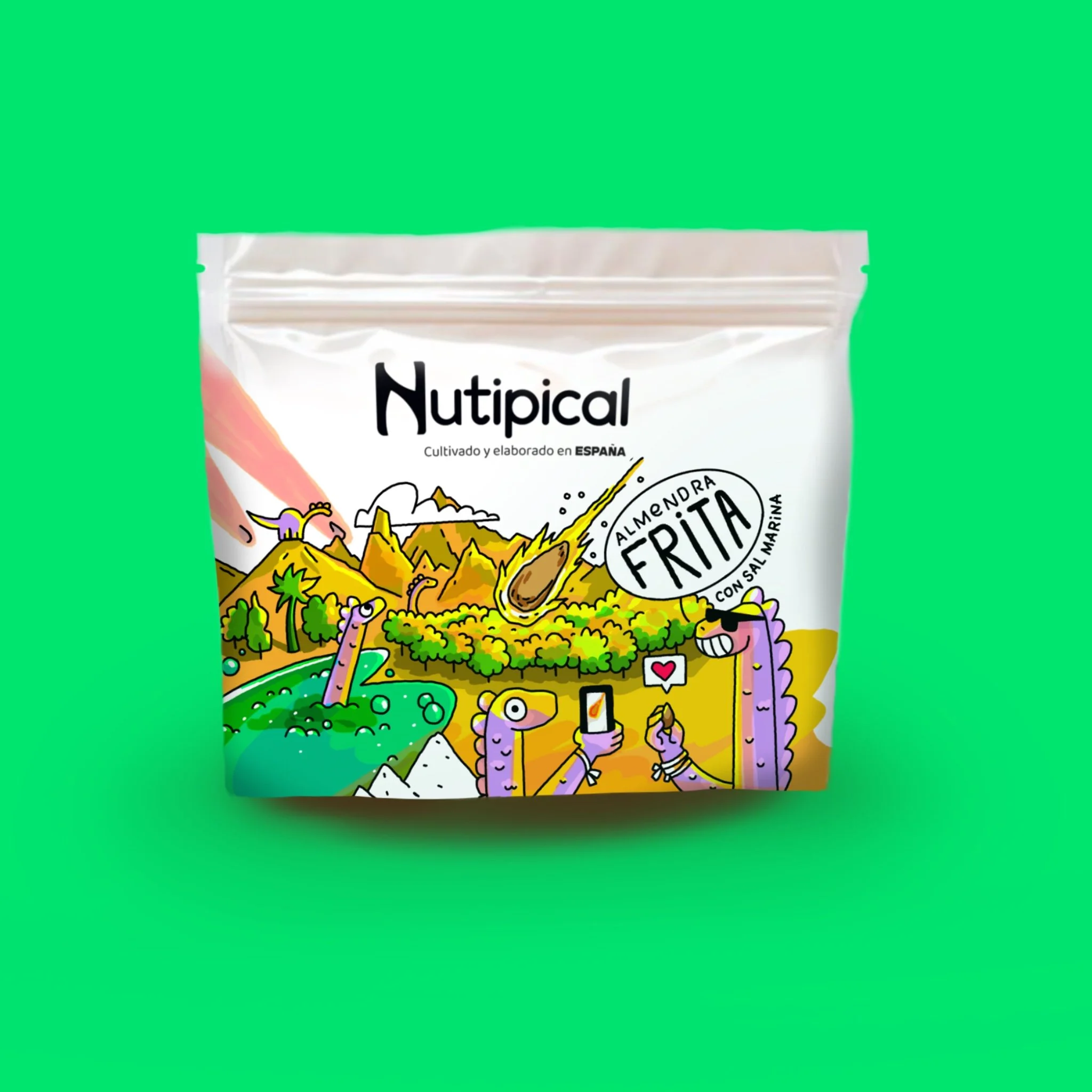 Diseño de packaging Nutipical para almendras fritas con sal marina e ilustración mediterránea