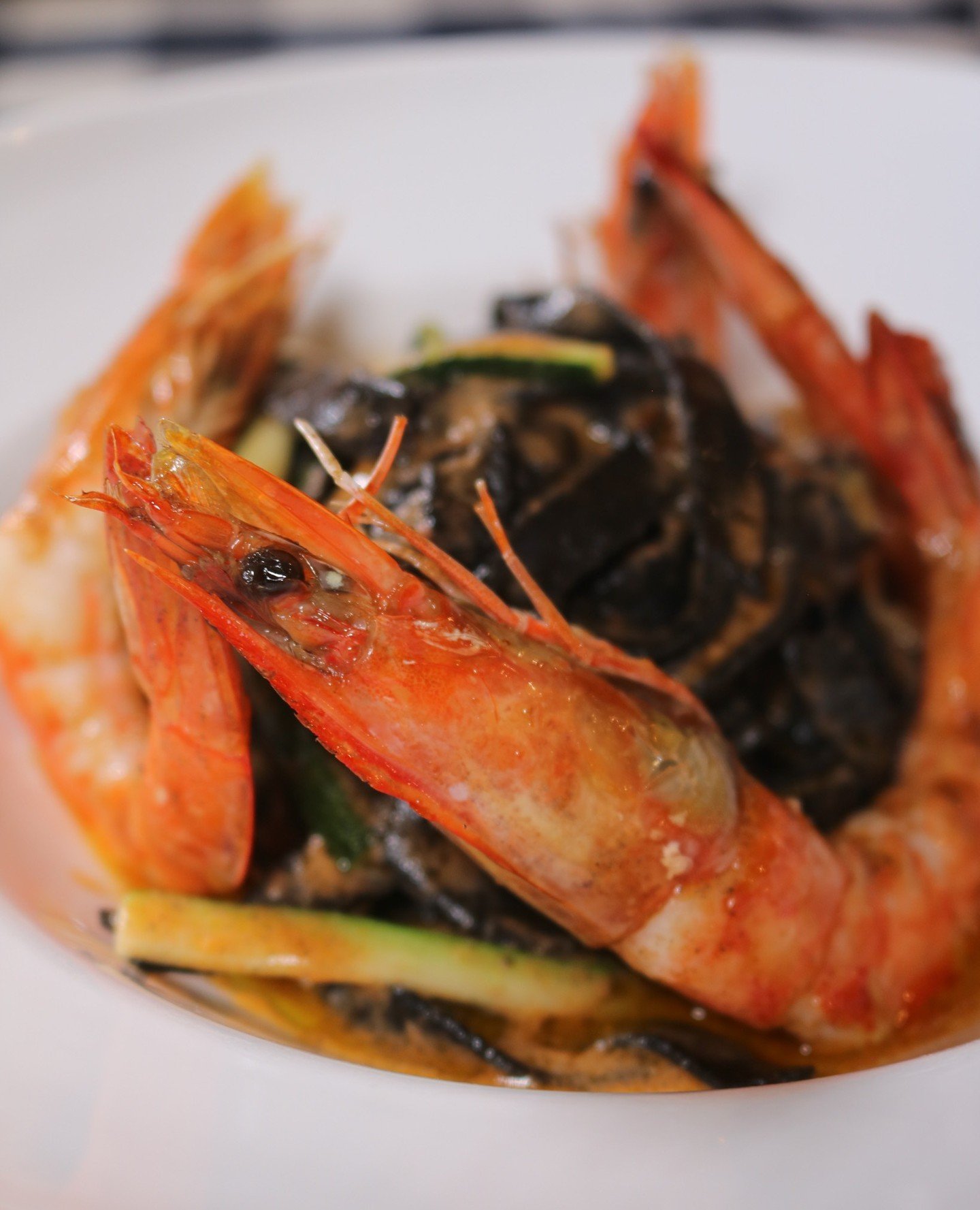 For those who love seafood, our Fettucine Al Nero is a must-try. Made with squid ink and juicy king prawns, along with courgette and a touch of chilli for that extra flavour!

#italianfoodlondon #londonfoodguide #italianrestaurantlondon #londoneats  