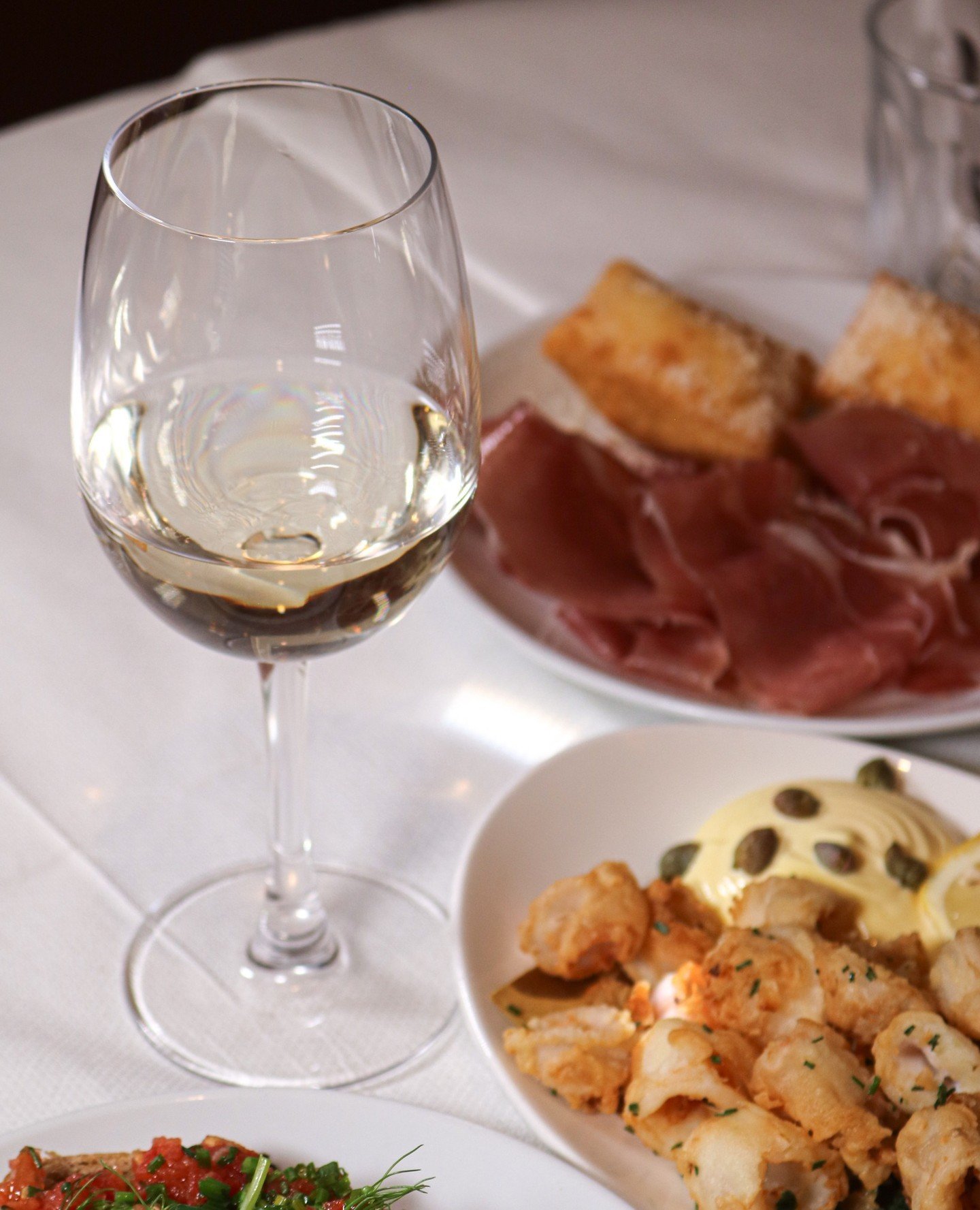 Nothing elevates the enjoyment of Italian cuisine quite like the perfect wine pairing 🍷

#italianfoodlondon #londonfoodguide #italianrestaurantlondon #londoneats  #authenticitalianfood #londondinner #wine