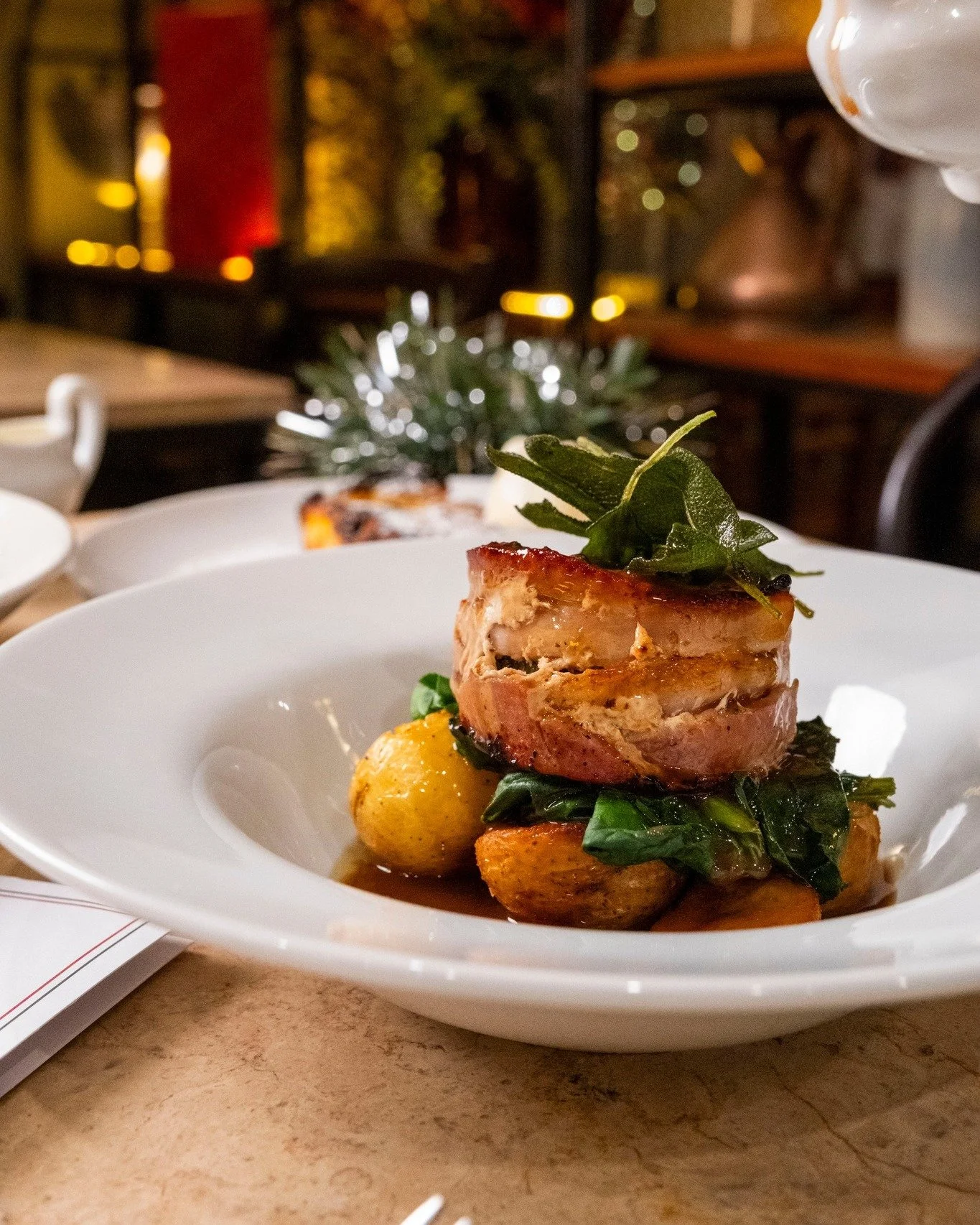 Turkey done the Mele e Pere way: pancetta-wrapped, beautifully roasted, served with crispy potatoes, cavolo nero and glossy gravy.

A proper festive main, handmade with love. 🎄

Don&rsquo;t miss it! Book now through the link in our bio 💛

📍46 Brew