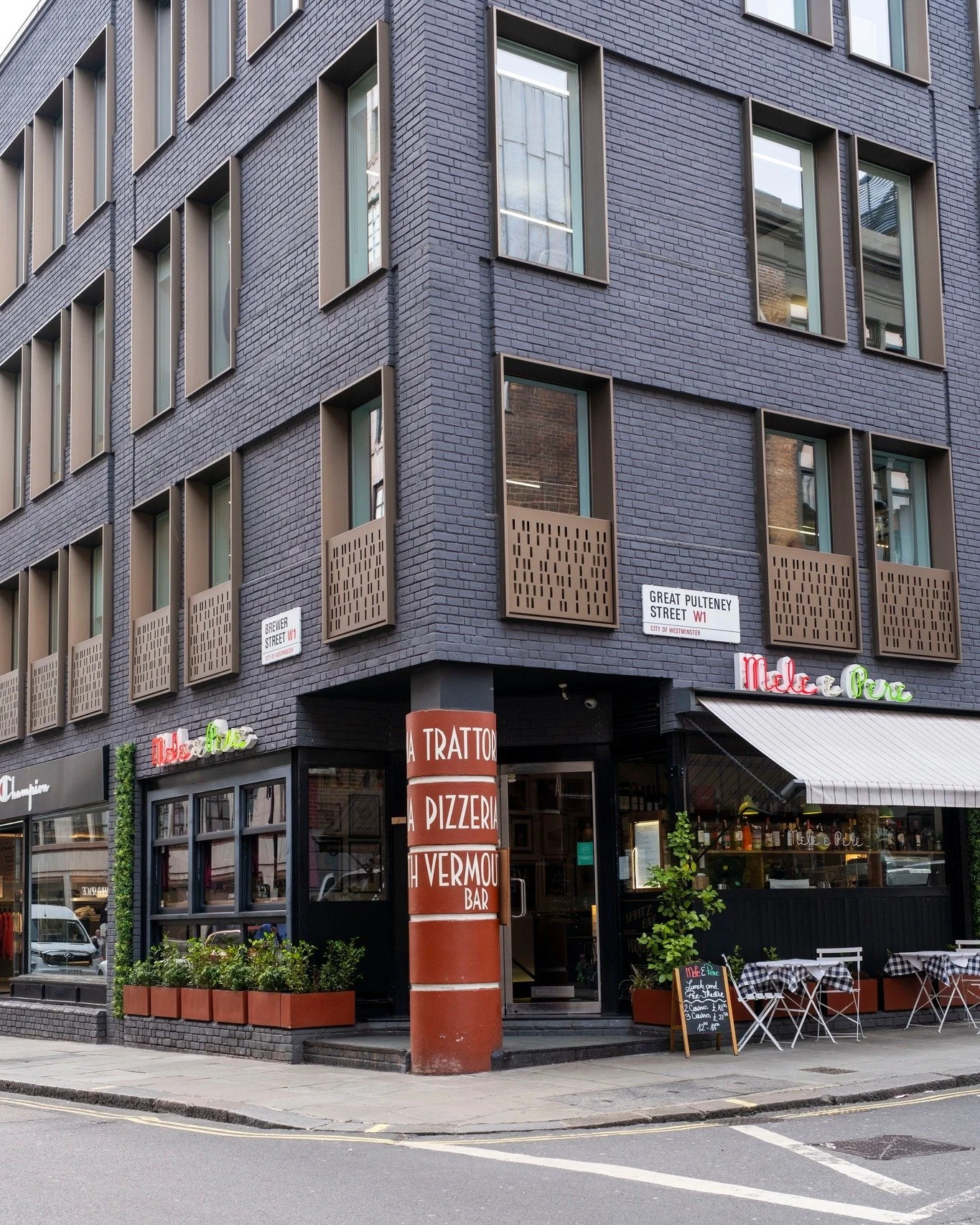 Your neighbourhood Italian trattoria in the heart of Soho. 🇮🇹

We&rsquo;ll save you a seat at Mele e Pere 🤍

📍46 Brewer Street, London, United Kingdom W1F 9UJ
📞020 7096 2096

.
.

#foodie #londonfoodie #italianfood #pastalovers #italiantrattoria