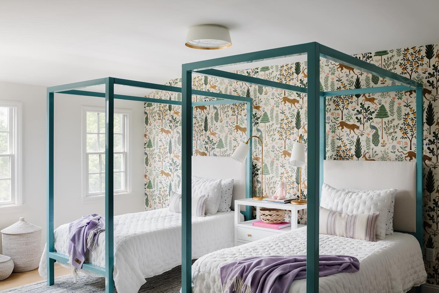 Perfect bedroom for fun sleepovers! 💙
Design | @james_studio_interiors