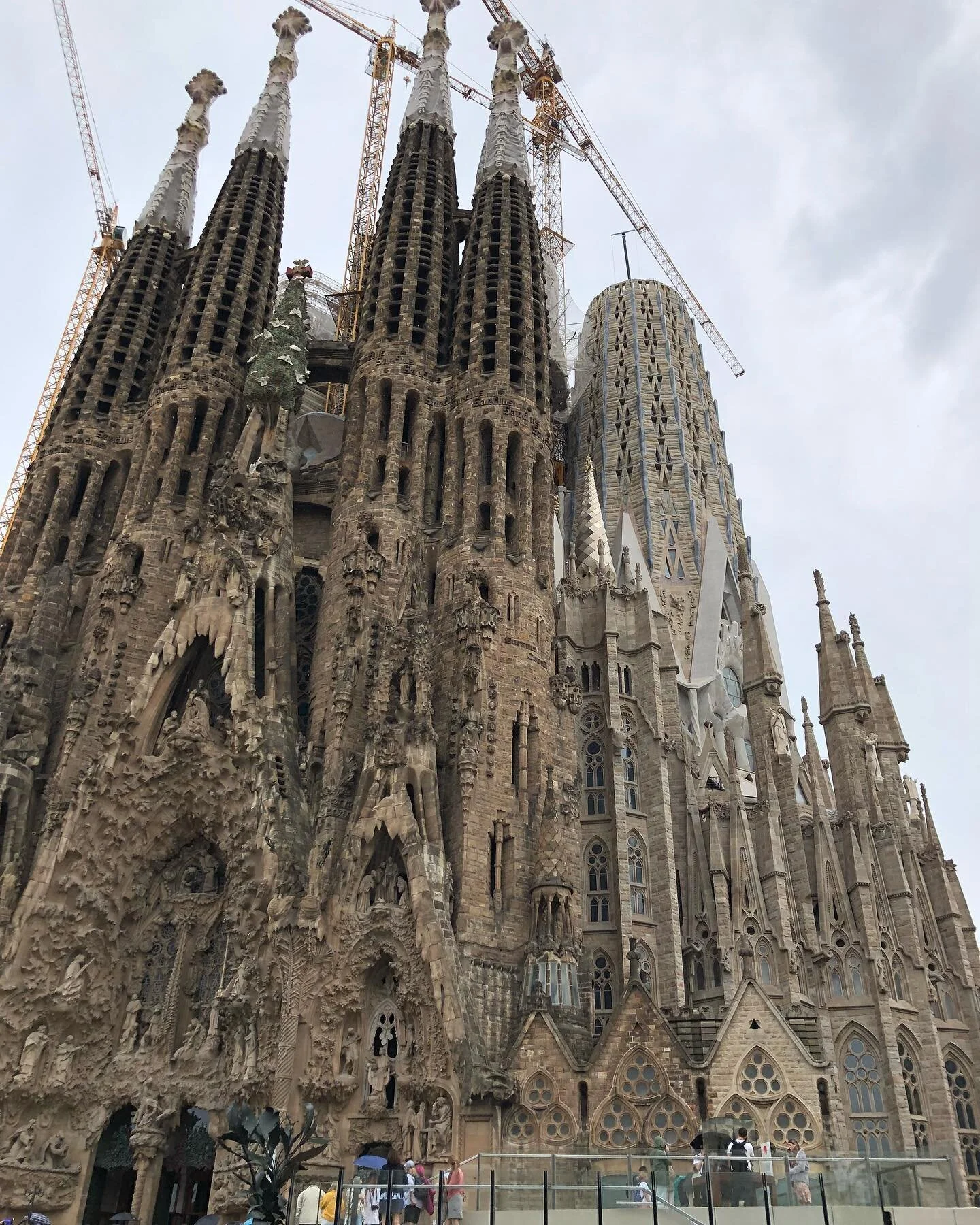 Hello travelers! Are you ready to explore Spain? 🇪🇸 How about a visit to the Sagrada Familia in Barcelona or a stroll through the Retiro Park in Madrid? Don't forget to try the delicious Spanish tapas and enjoy a glass of wine on a terrace with stu