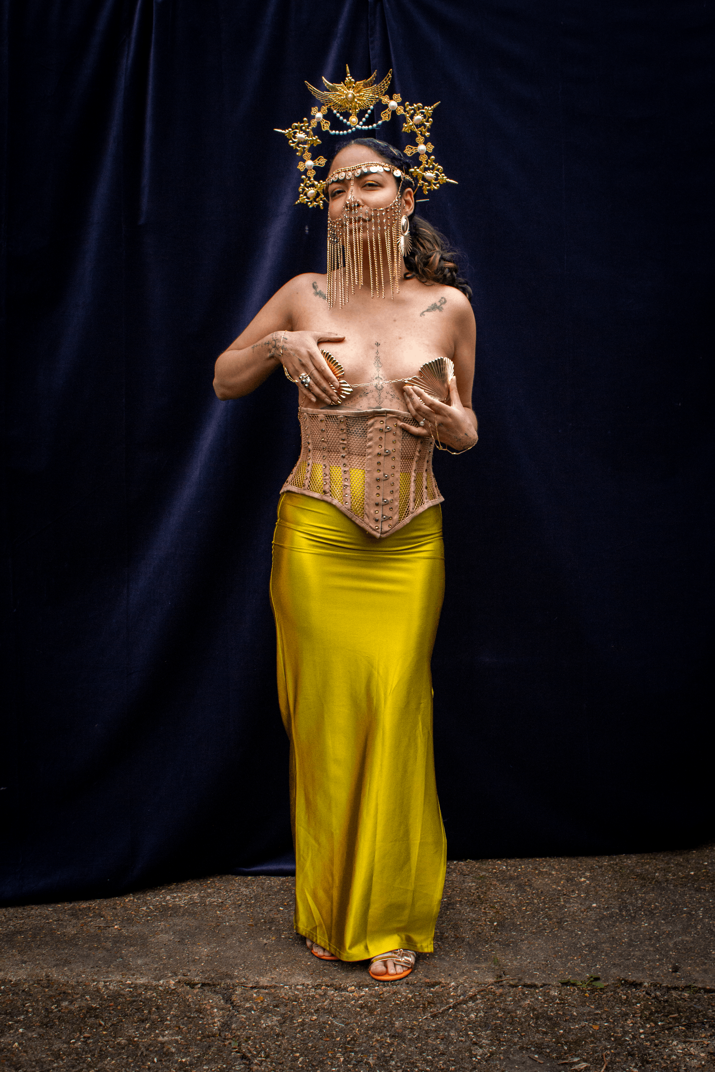 Burlesque Perform Shoot in London with Minimal Skin Retouching.png