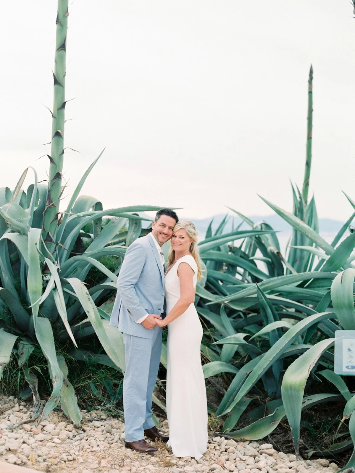 Mallorca Destination Wedding couple captured by @stefaniekapraphoto 🌿
Venue: @cap_rocat 

#destinationweddingplanner #gettingmarried #destinationweddingmallorca 
#bestweddingplanner #weddingspain