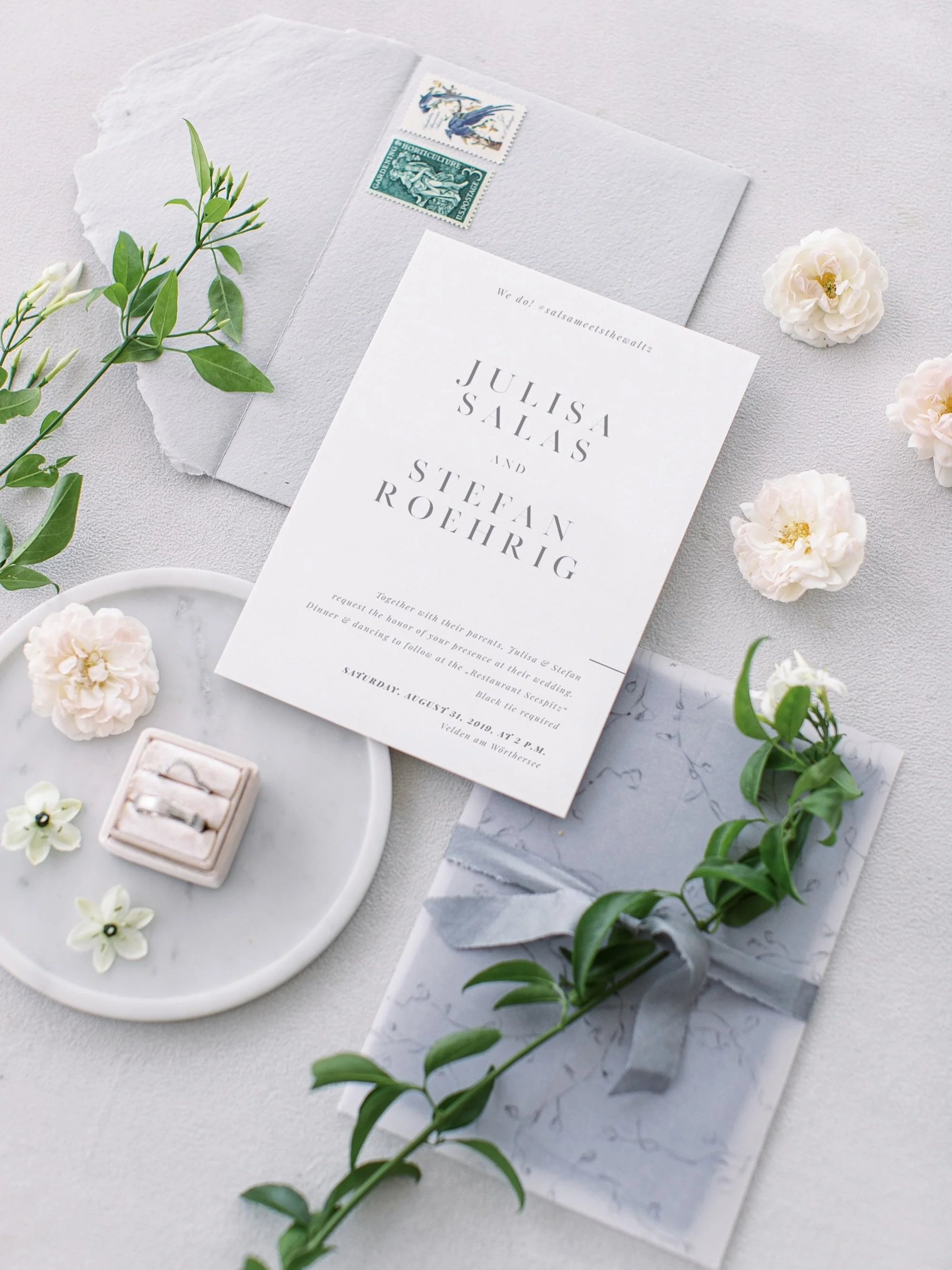 Details at this lavish Summer wedding at the lake in 
Austria. Beautifuly captured by @sotiris_tsakanikas 😍

As seen on @stylemepretty 

#destinationweddingplanner #gettingmarried #destinationweddingaustria
#bestweddingplanner #weddingaustria