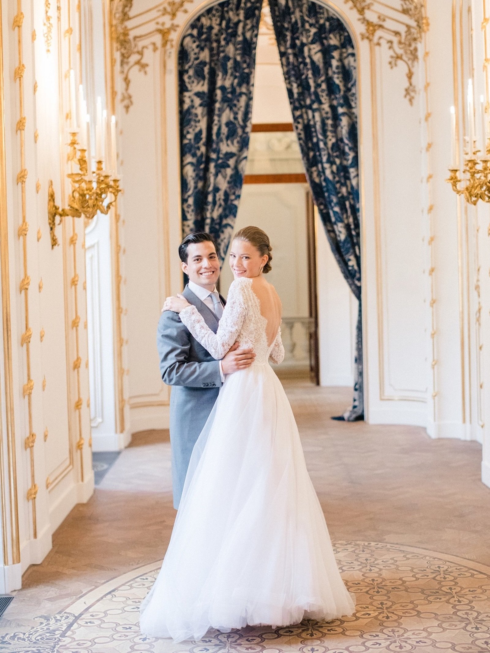 The first dance: When in Vienna it has to be a valse! 
Here is a glimpse into a Spanish Royal Destination Wedding Weekend at @palaisliechtenstein 😍

Featured in @bridalmusings 
Photo: @atelieraberg 

#destinationweddingplanner #gettingmarried #de