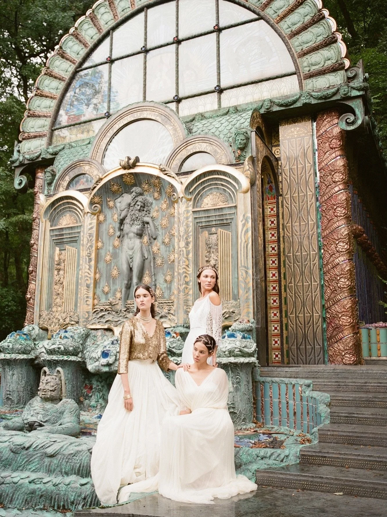Bridal muses editorial by @elicardich &bdquo;Never be standard, always be secession.&ldquo; The Secession is an avant-garde movement in Vienna that broke away from the conservative and established academies. Your wedding should also be a &bdquo;seces