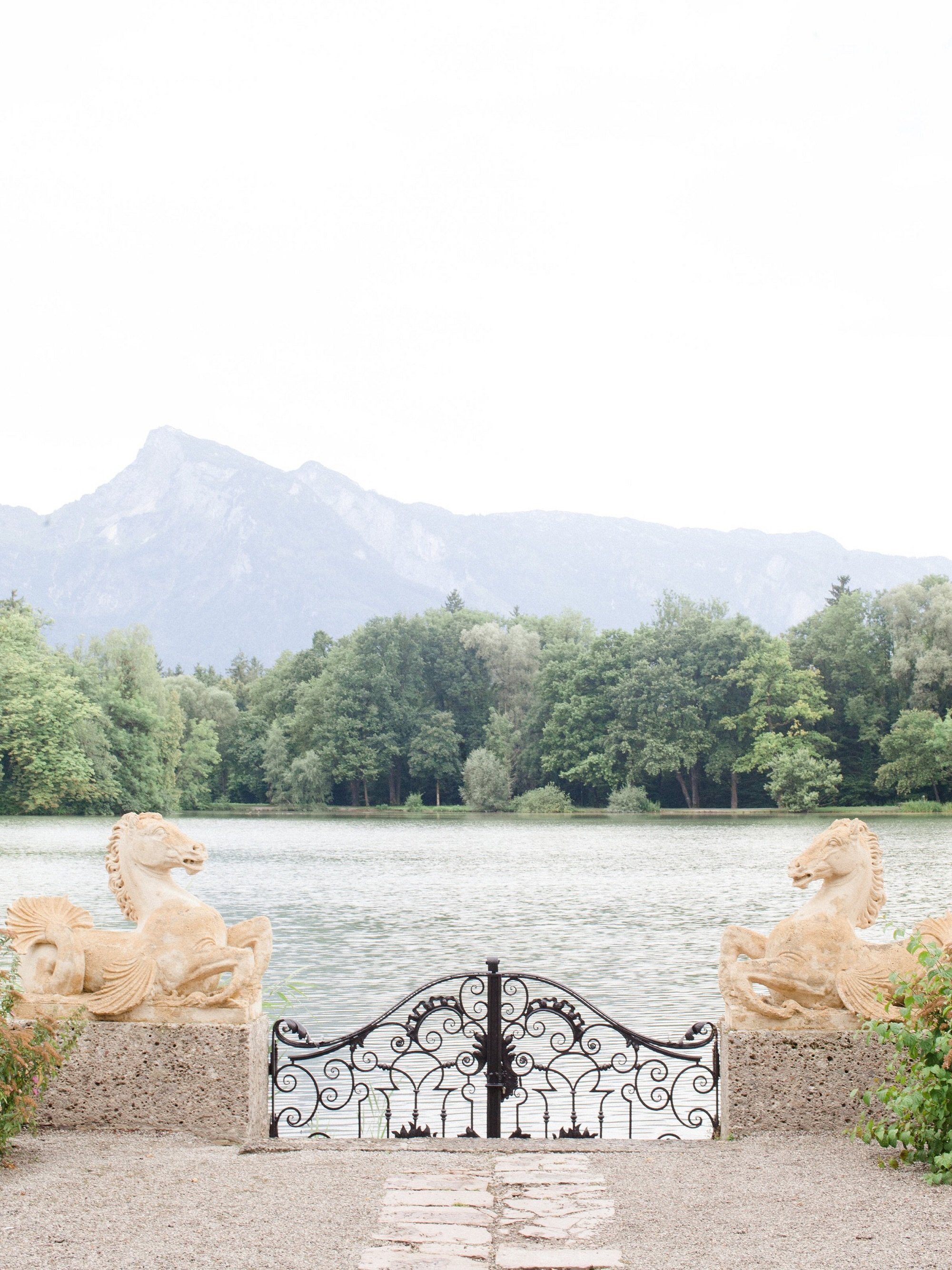 This view: Channeling The Sound of Music in Salzburg-Austria❤️&zwj;🔥
Photo: @atelieraberg 

#destinationweddingplanner #gettingmarried #destinationweddingaustria
#bestweddingplanner #luxurywedding