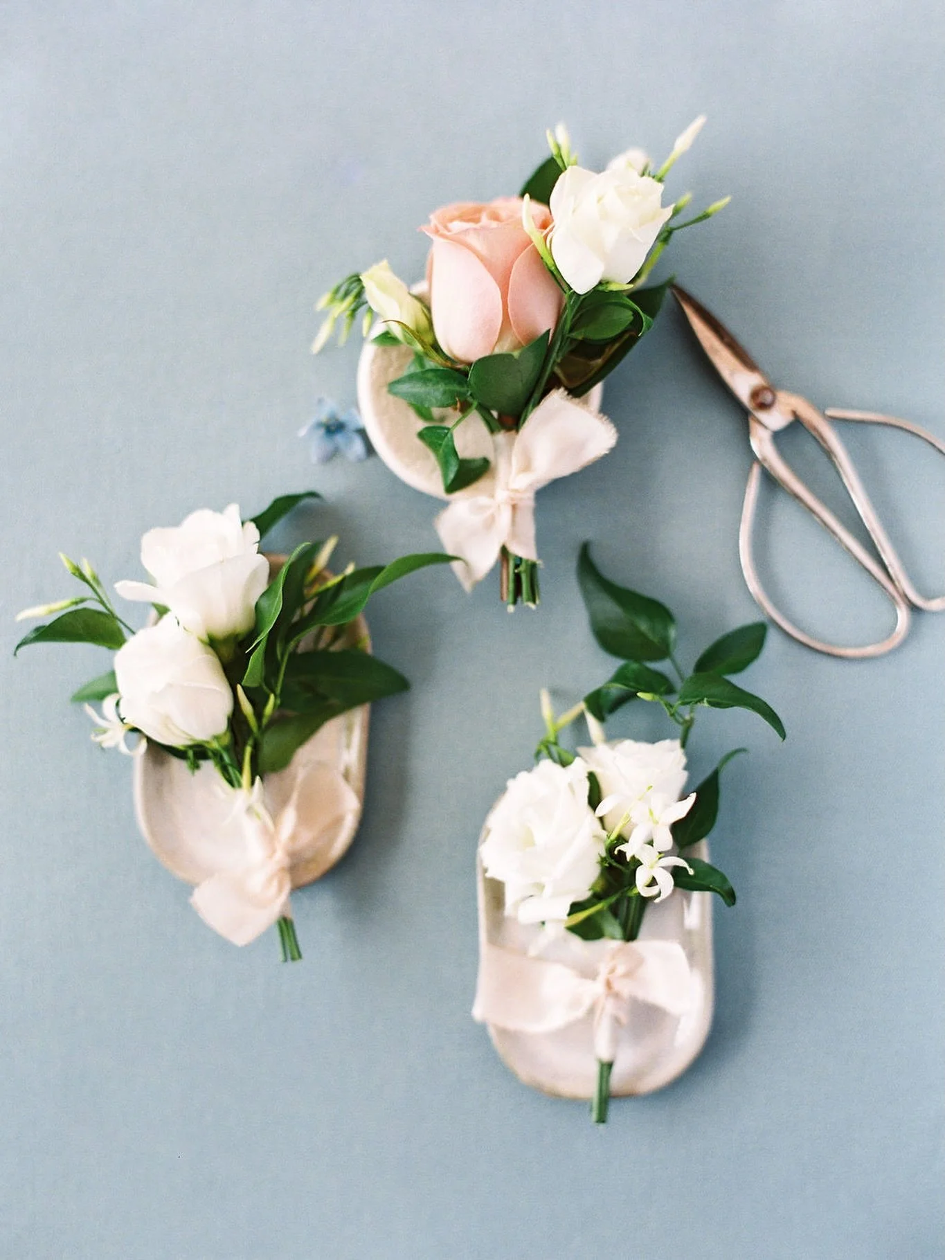 Pretty Boutonnieres 👑
Photo: @ashleyludaescherphoto 

#destinationweddingplanner #gettingmarried #destinationweddingaustria
#bestweddingplanner #boutonnieres