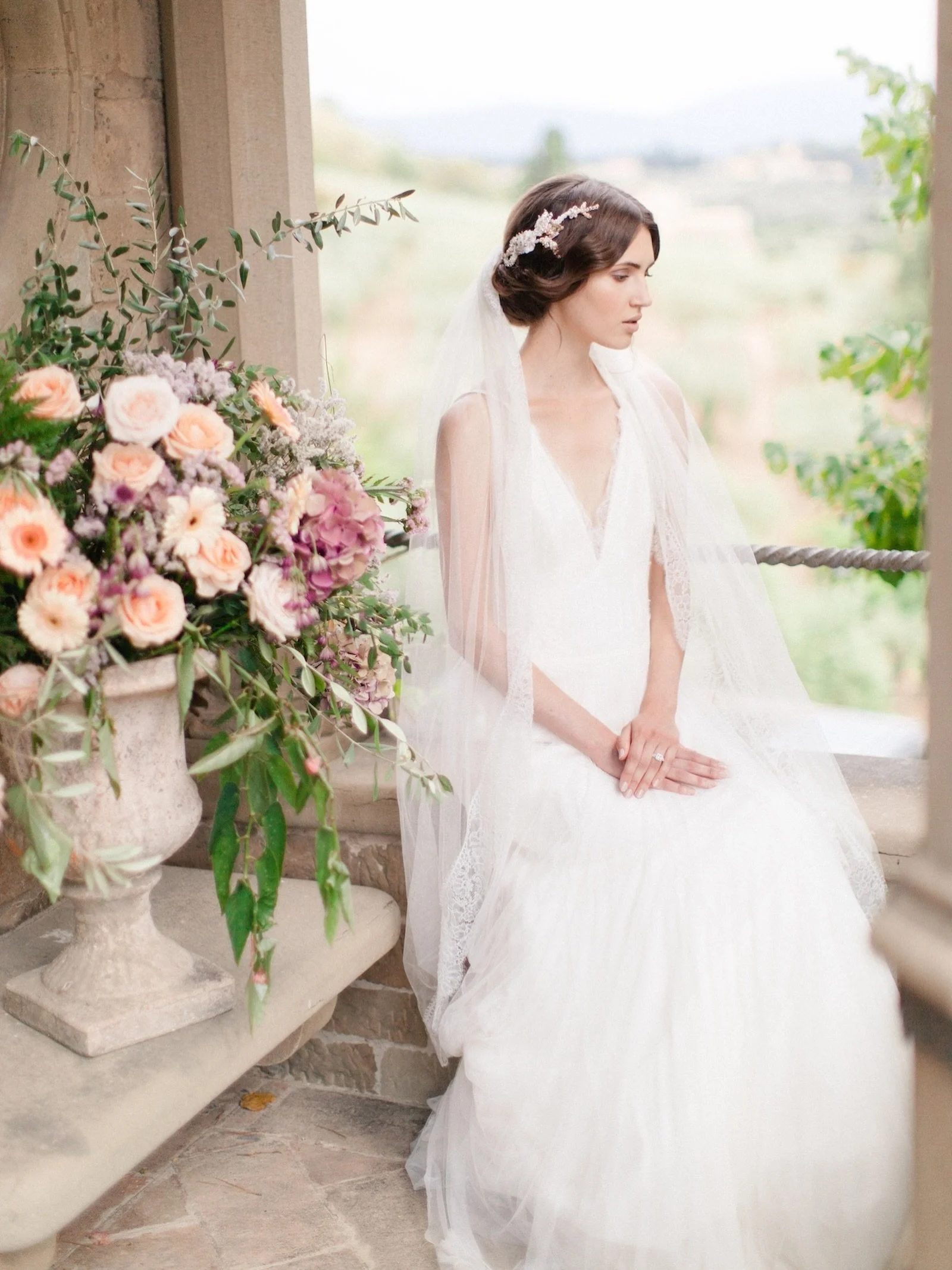 Love in Tuscany🤍
Photo: @atelieraberg 
As seen on @stylemepretty 

#destinationweddingplanner #gettingmarried #destinationweddingitaly 
#bestweddingplanner #bride