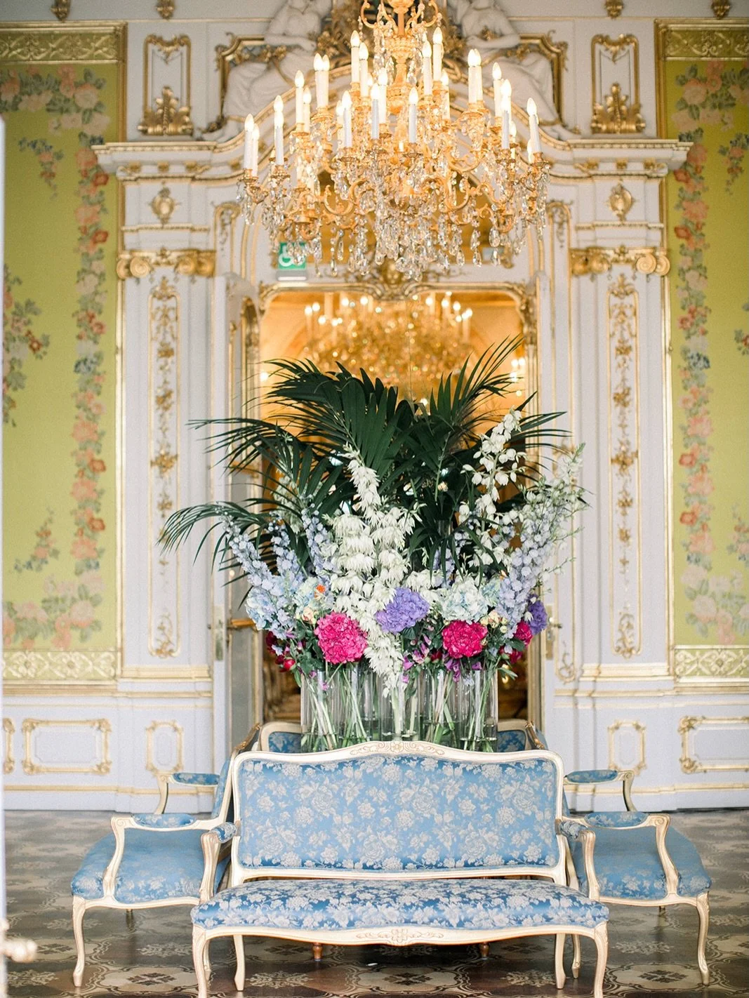 Persian Destination wedding weekend in Vienna 👑
Photos: @sotiris_tsakanikas 

#destinationweddingplanner #gettingmarried #destinationweddingaustria
#bestweddingplanner #weddingvienna