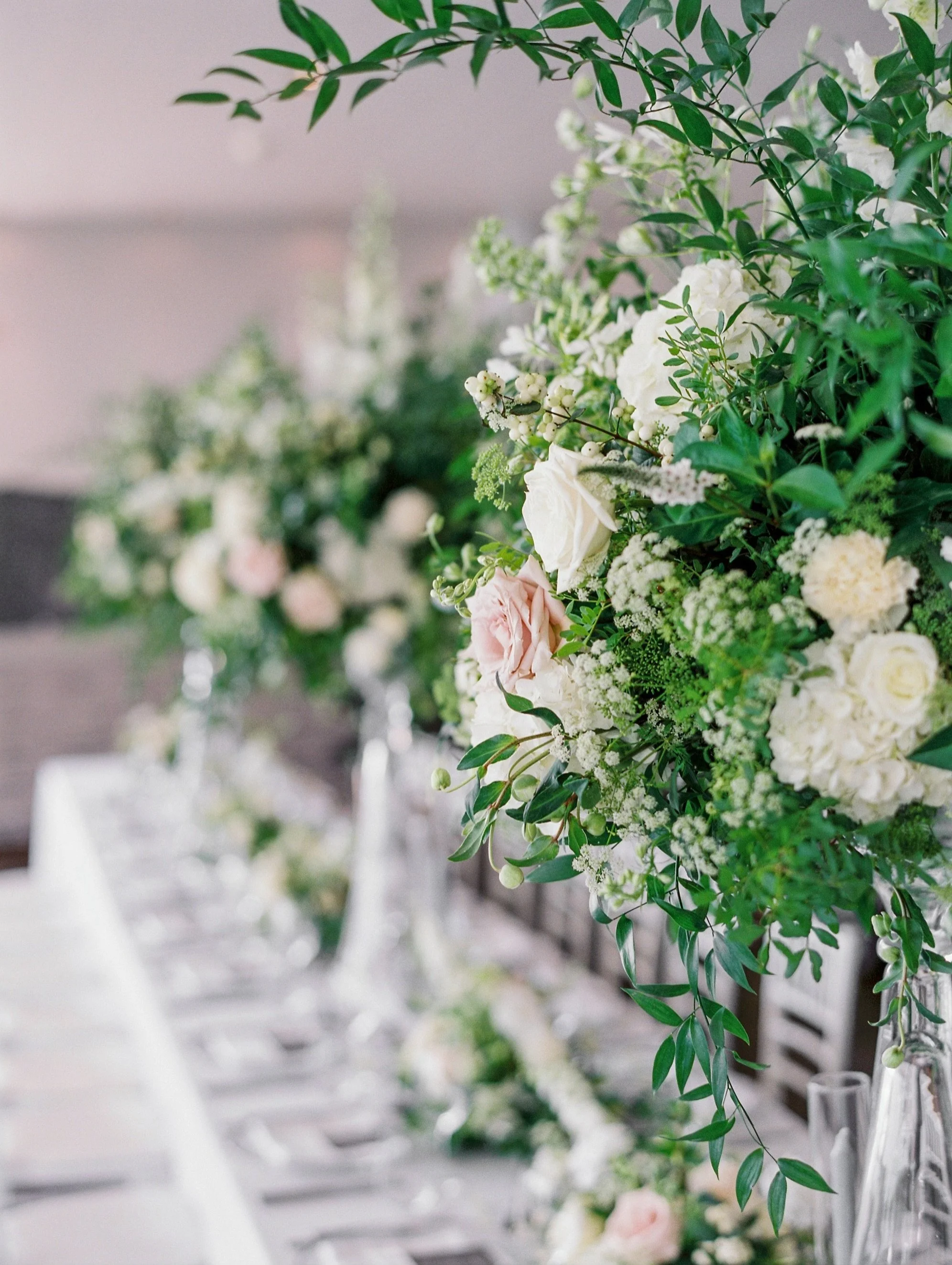 Details at this lavish Summer wedding at the lake in 
Austria. Beautifuly captured by @sotiris_tsakanikas 🤍

As seen on @stylemepretty 

#destinationweddingplanner #gettingmarried #destinationweddingaustria
#bestweddingplanner #weddingtablesetting
