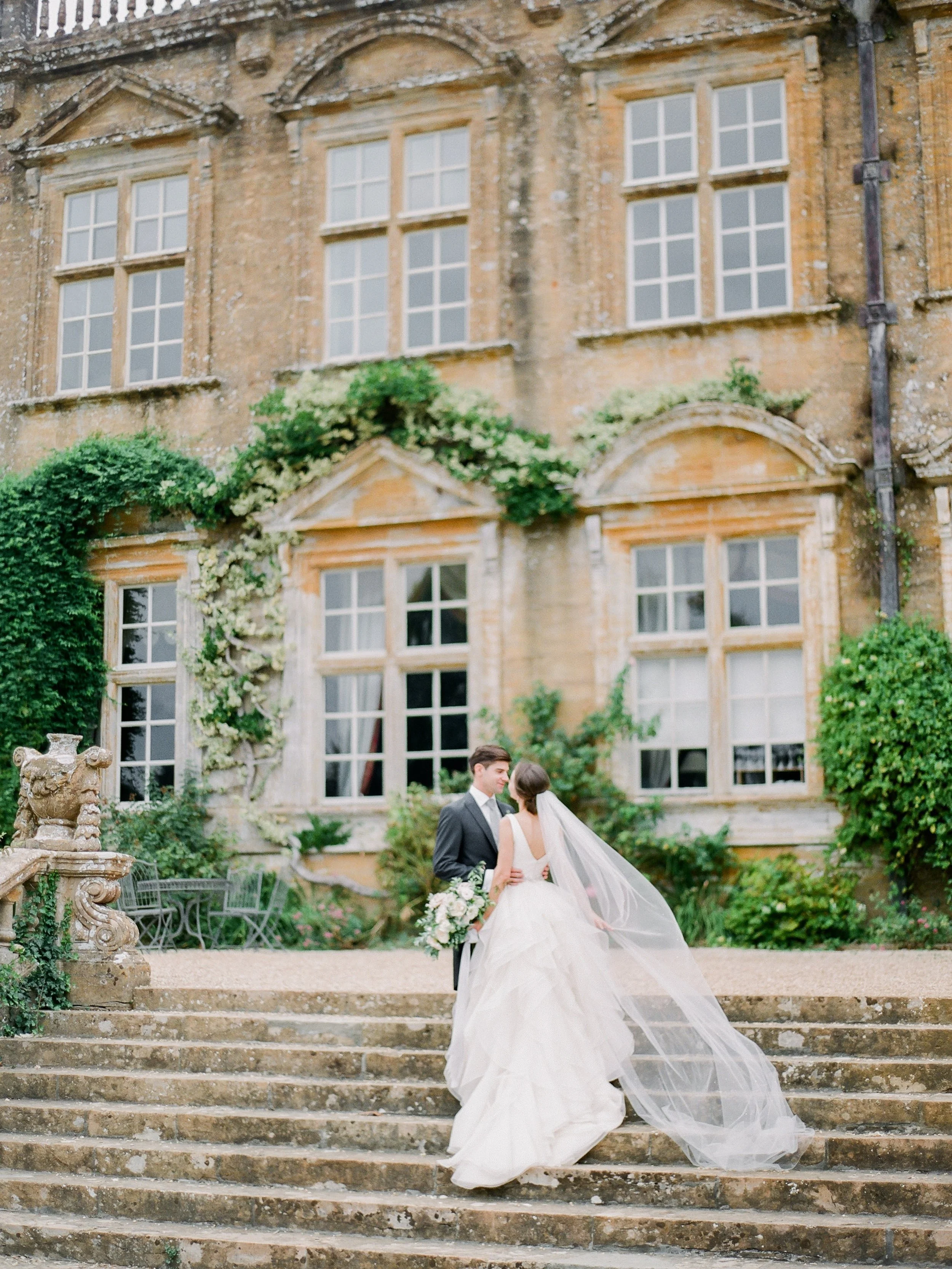 Destination Wedding beauty in England, at @brymptonhouse 💌

Photos: @peterandveronika 
Bridal gown: @elfenkleid_atelier 

#destinationweddingplanner #gettingmarried #destinationwedding 
#bestweddingplanner #englandwedding