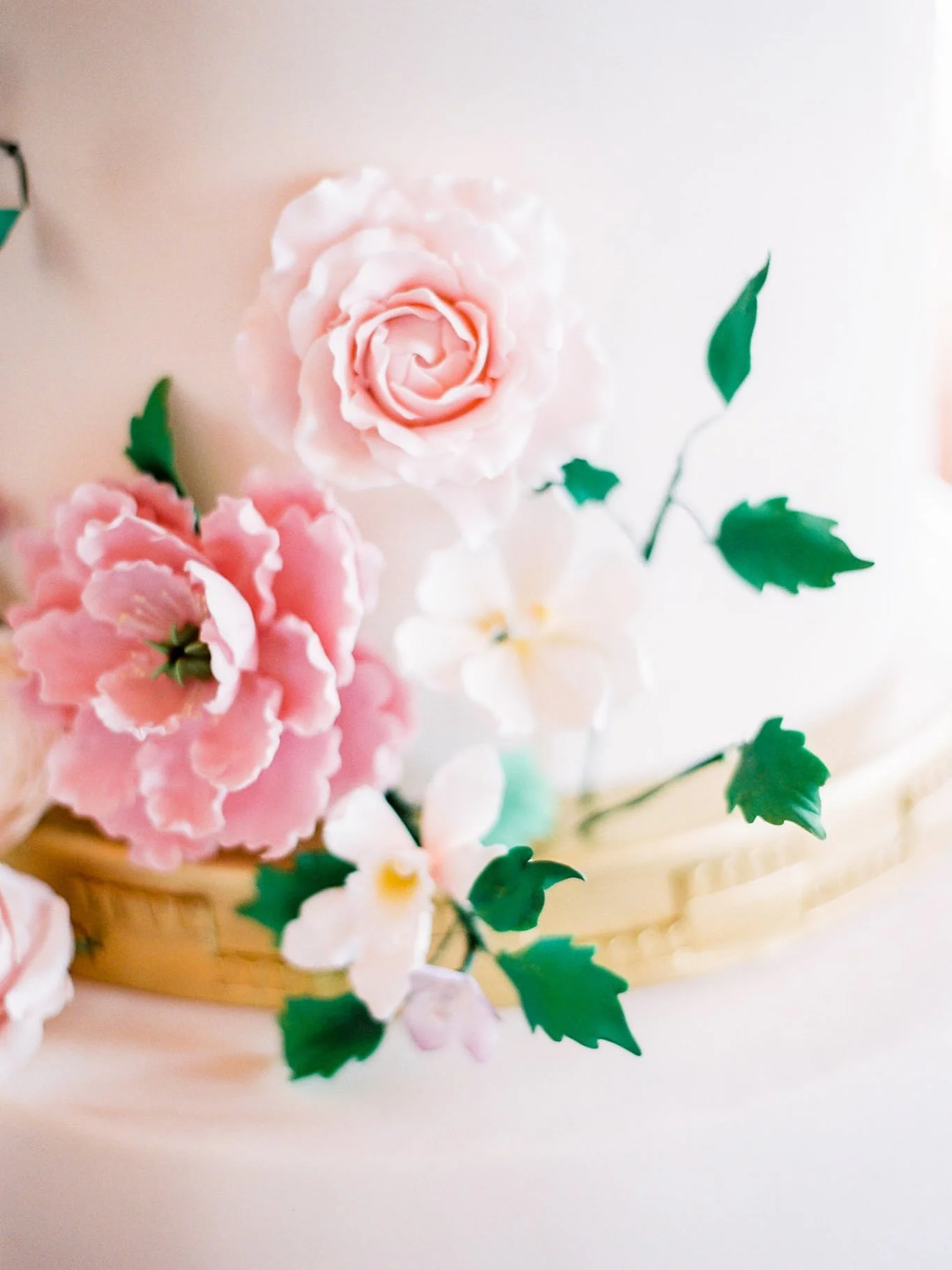 Wedding cake details by @demel_wien 🌸
As seen on @stylemepretty @weddingsparrow and @modwedding 

Photo: @love.is.my.favorite.color 

#destinationweddingplanner #gettingmarried #destinationweddingaustria
#bestweddingplanner #weddingcake