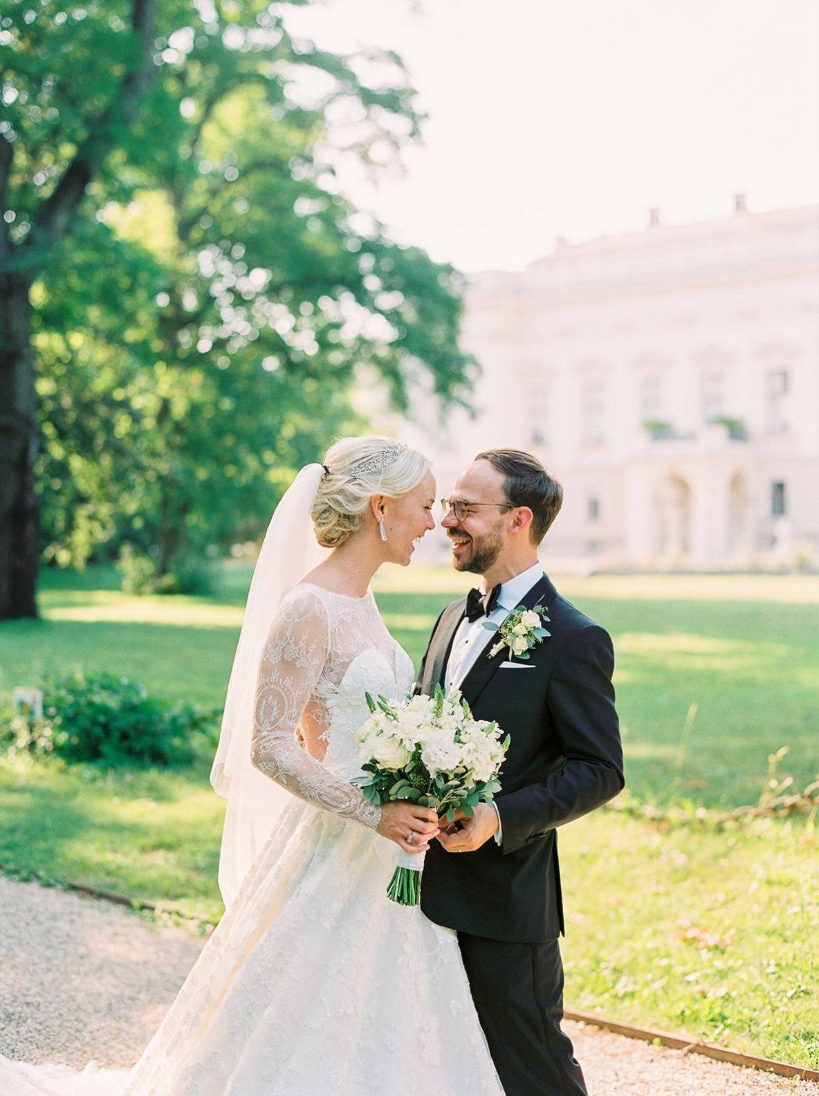 Our beautiful couple captured by @stefaniekapraphoto 💫

#destinationweddingplanner #gettingmarried #destinationweddingaustria
#bestweddingplanner #fineartwedding