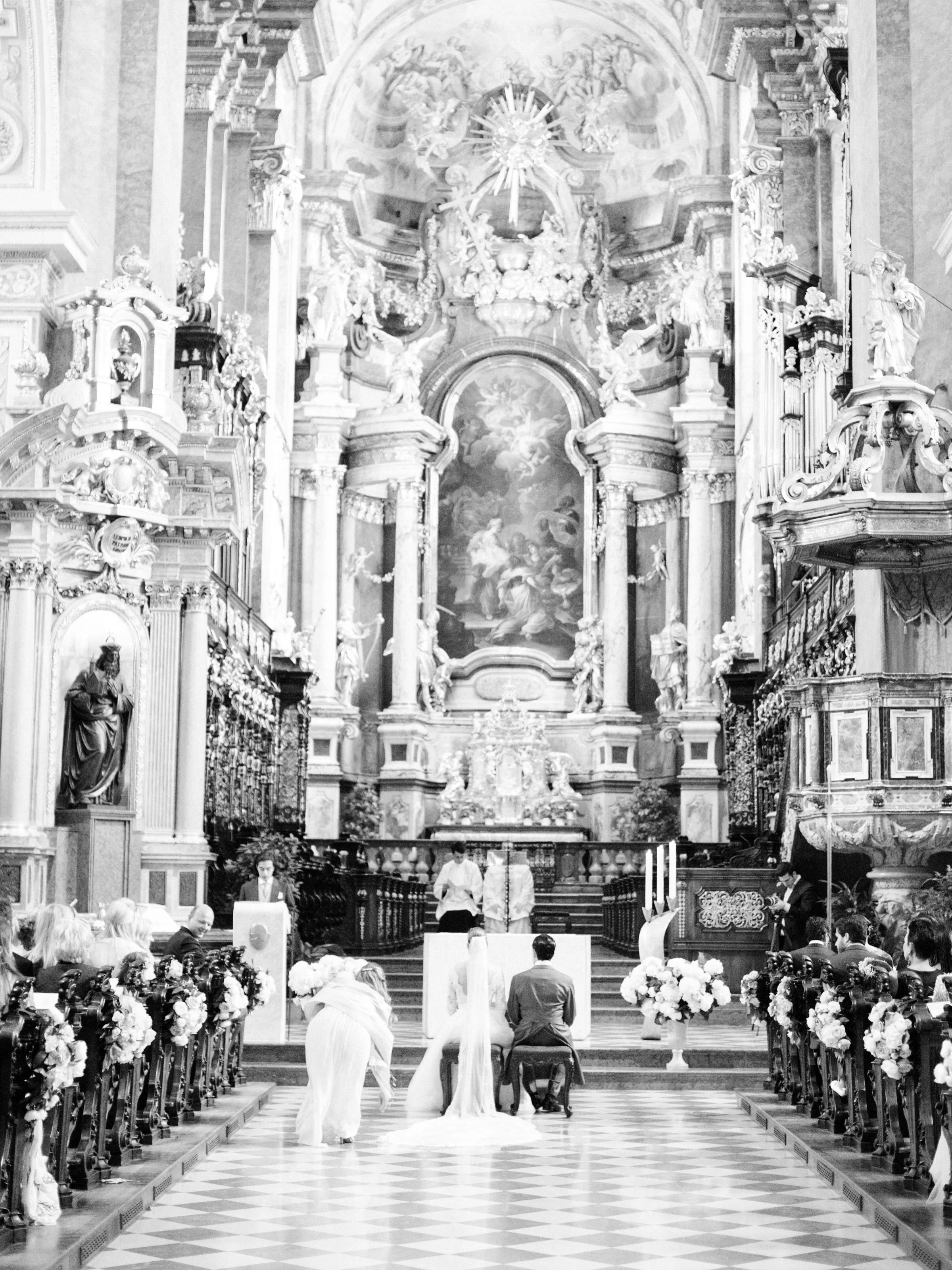 Our stunning couple at @stift_klosterneuburg 🤍
Featured in @bridalmusings 
Photo: @atelieraberg 

#destinationweddingplanner #gettingmarried #destinationweddingaustria
#bestweddingplanner #fineartwedding