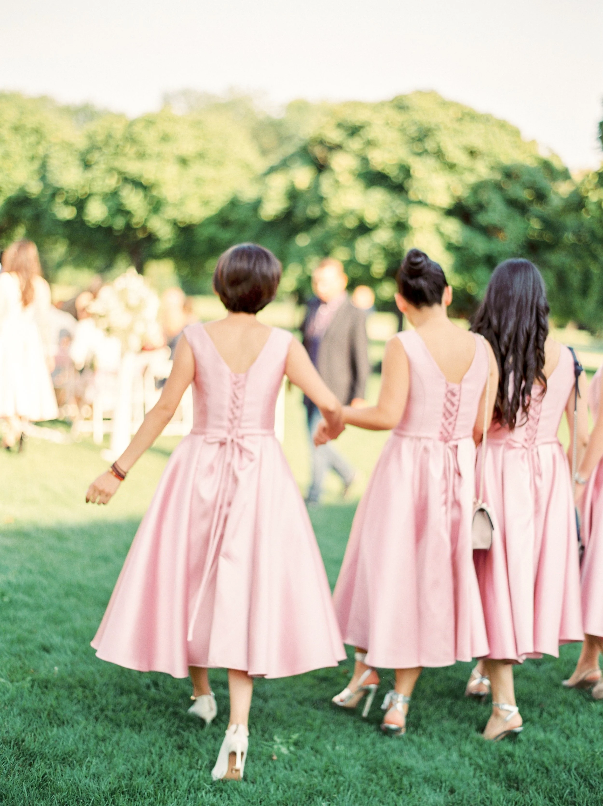 Chinese Wedding Weekend at @schlossparklaxenburg 

Birdesmaids captured by our dear friend 
@ashleyludaescherphoto 🤍

Featured in @brideandbreakfasthk 

#destinationweddingplanner #gettingmarried #destinationweddingaustria
#bestweddingplanner #f