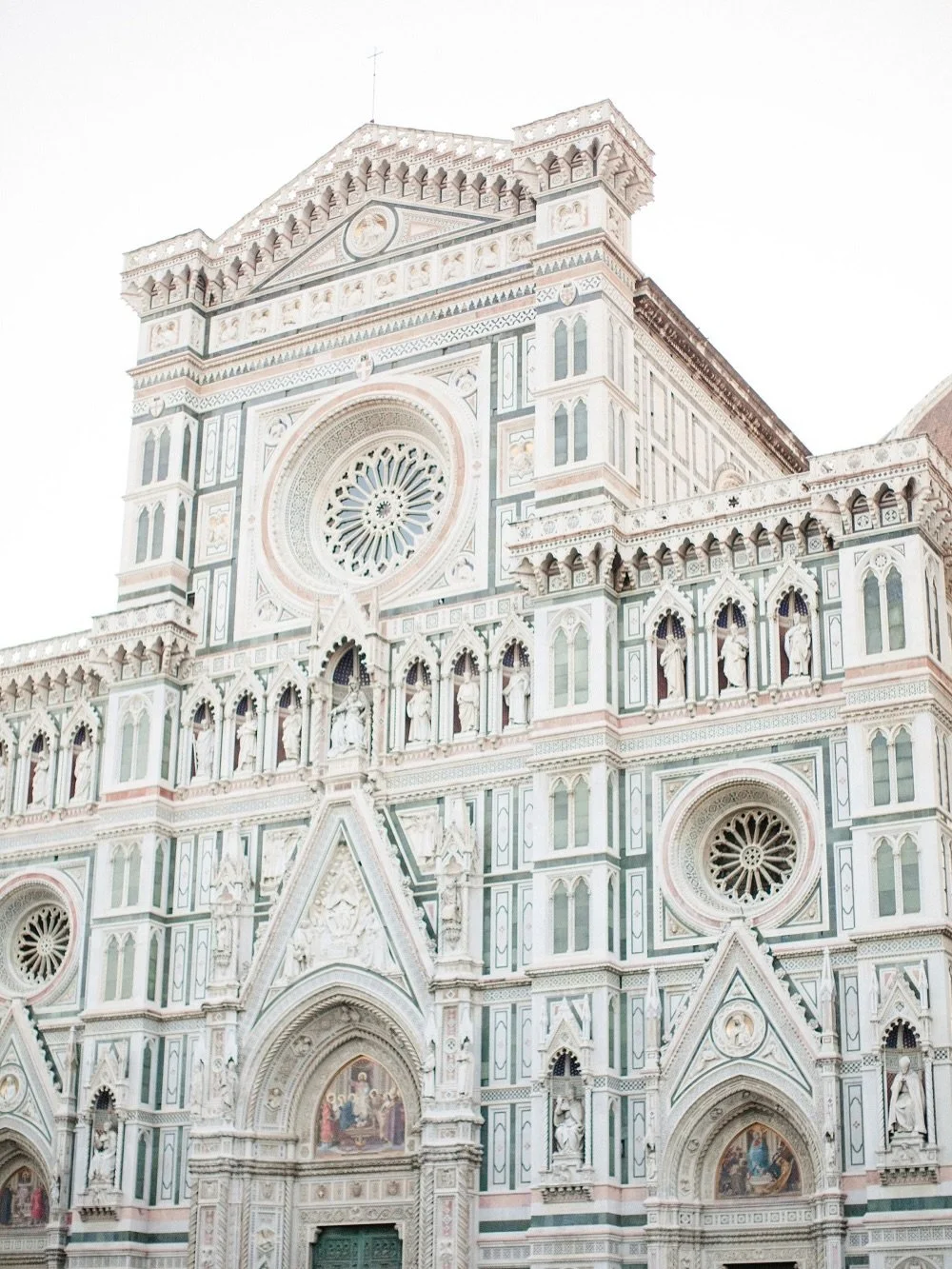 Florence is one of the most beautiful destinations in Italy! Tuscany Destination Weddings rock! 🤍👑

Photo: @atelieraberg 
As seen on @stylemepretty 

#destinationweddingplanner #gettingmarried #destinationweddingitaly
#bestweddingplanner #floren