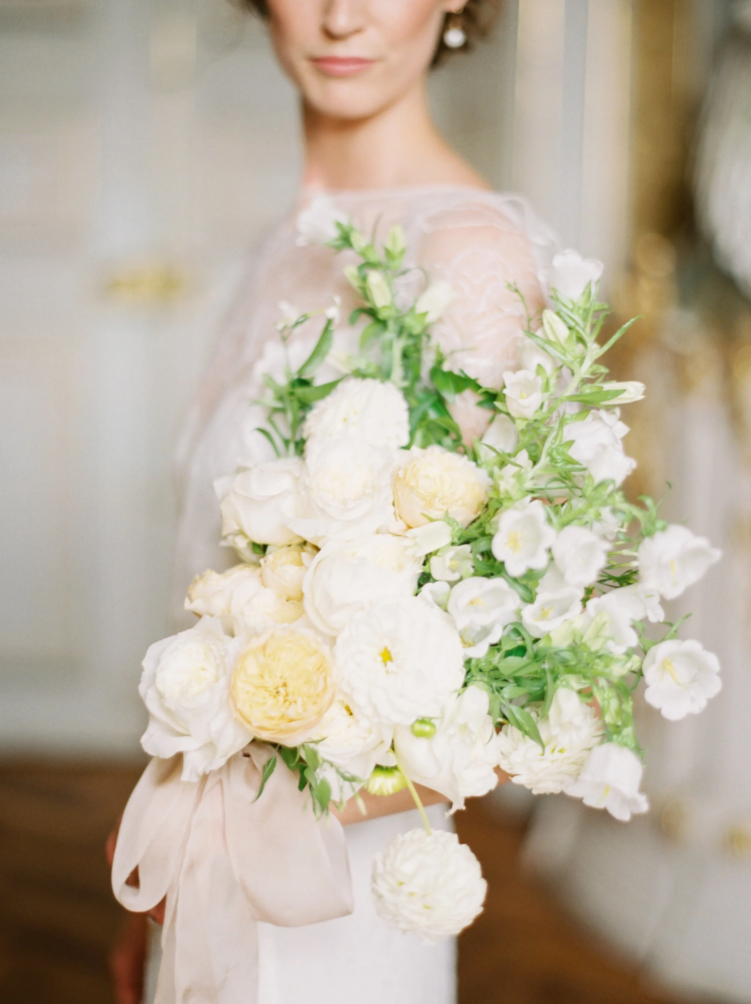 Birdal beauty at @schloss_eckartsau captured by 
@ashleyludaescherphoto 💐

Flowers: @averybelovedbloom 
Bridal gown: @alexandragrecco 

#destinationweddingplanner #gettingmarried #destinationweddingaustria
#bestweddingplanner #fineartwedding