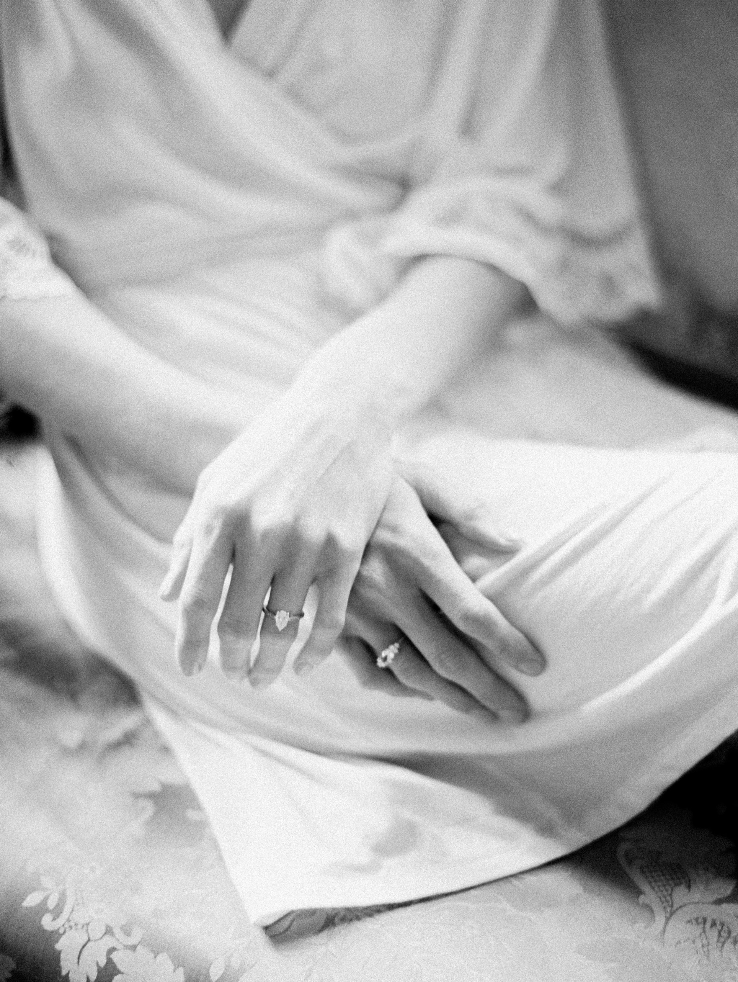 Pretty Getting Ready Details with @ashleyludaescherphoto at @schloss_eckartsau 🤍

#destinationweddingplanner #gettingmarried #destinationweddingaustria
#bestweddingplanner #fineartwedding