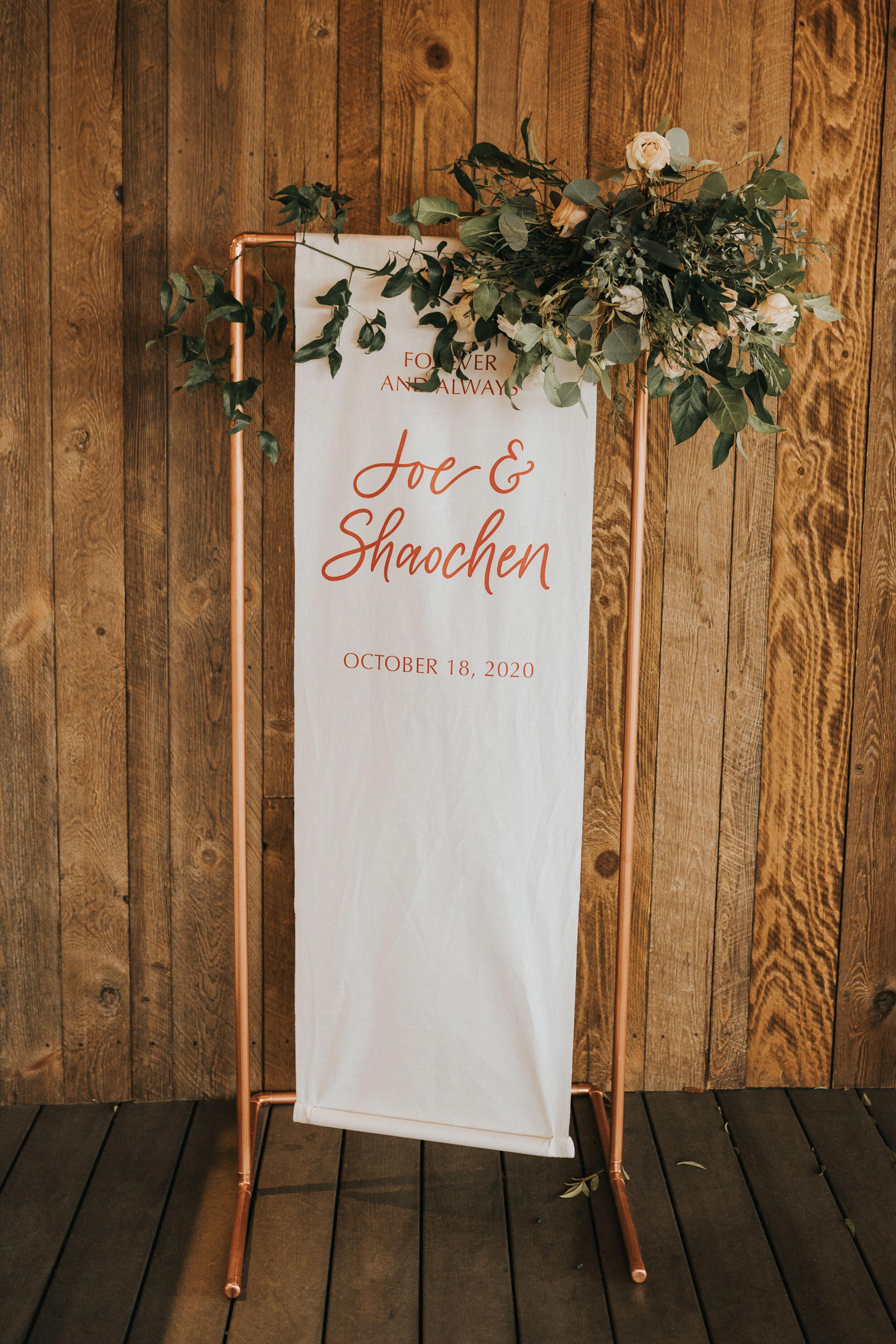 How I built a DIY wedding welcome sign stand for $16. #minnesotabride