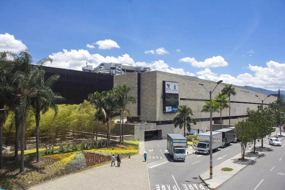 plaza-mayor-medellin_vape-south-america_2.jpg