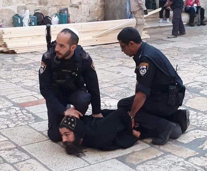 مجلس كنائس الشرق الأوسط يدين الإعتداء على رهبان دير السلطان القبطي بالقدس ومحاولة إقتحامه بالقوة