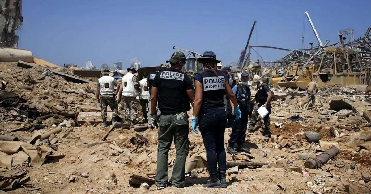 فريق التحقيق الفرنسي في بيروت أثناء تنفيذه للدراسات التقييميّة. 17 تشرين الأوّل/ أكتوبر، مصدر الصورة: The 961