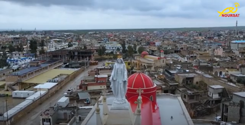 رفع تمثال السيّدة العذراء على قبّة جرس أكبر كنائس العراق في بغديدا - قرقوش