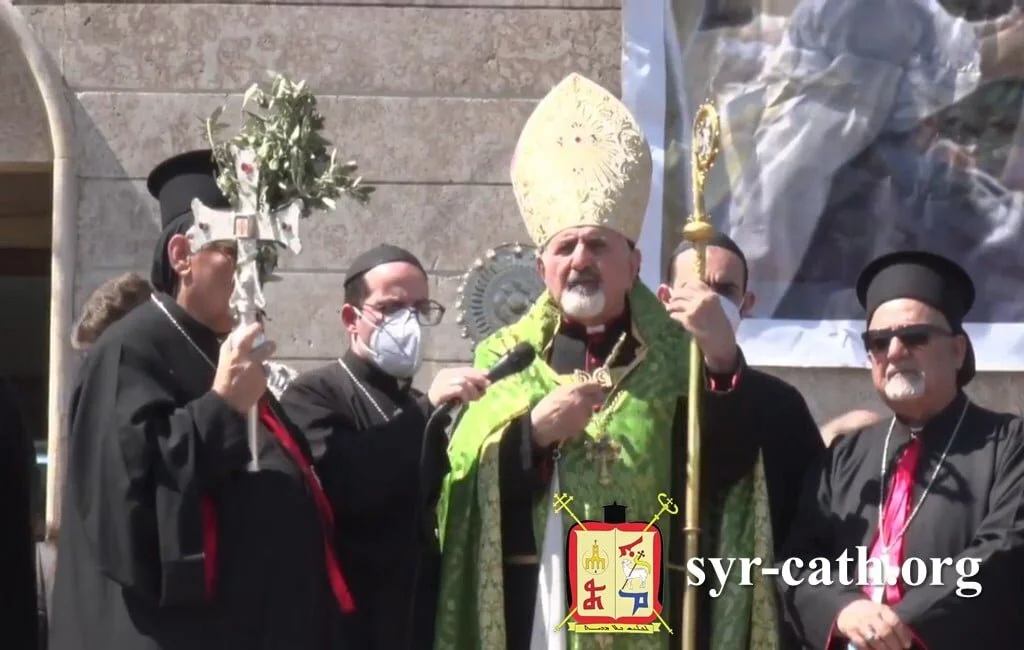 غبطة أبينا البطريرك مار اغناطيوس يوسف الثالث يونان يترأس الإحتفالات بالتطواف والمسيرة السنويّة التقليديّة والتاريخيّة في شوارع قره قوش (بغديده) يوم عيد الشعانين، العراق