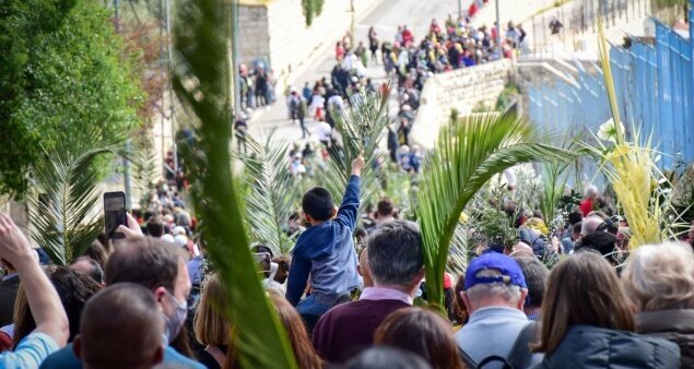 Palm Sunday celebrations go on despite major absence of Palestinian Christians and pilgrims