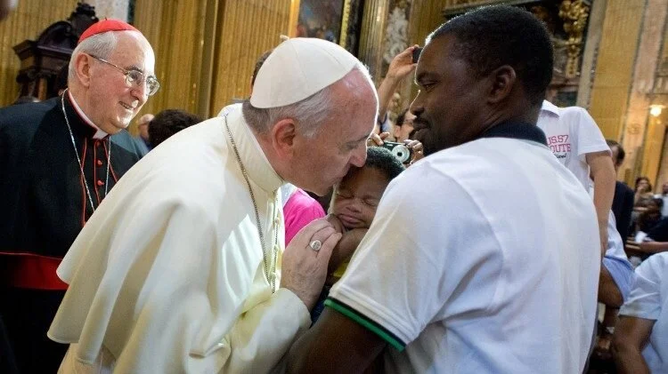 رسالة قداسة البابا فرنسيس في مناسبة اليوم العالمي السابع بعد المائة للمهاجرين واللّاجئين