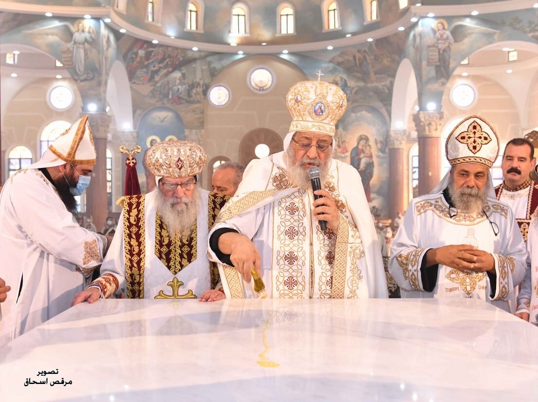 قداسة البابا تواضروس الثاني يدشّن أربعة مذابح ومعموديّة بكنيسة "الرّسولين" بالنوباريّة، مصر