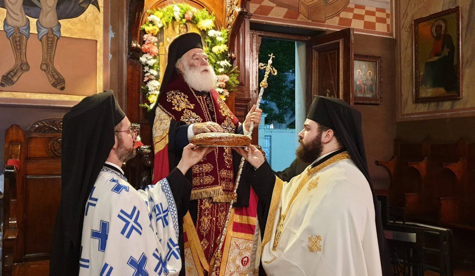 غبطة البابا ثيوذوروس الثاني يترأّس صلاة الغروب لمناسبة عيد رؤساء الملائكة في كنيسة الملاك ميخائيل بالإسكندريّة