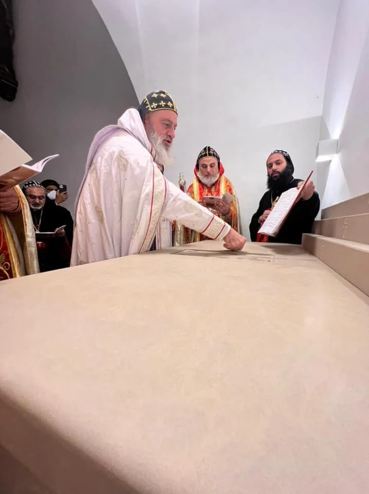 ‎قداسة البطريرك مار إغناطيوس أفرام الثاني يقدّس مذبح مار يعقوب السّروجيّ في فاربورغ