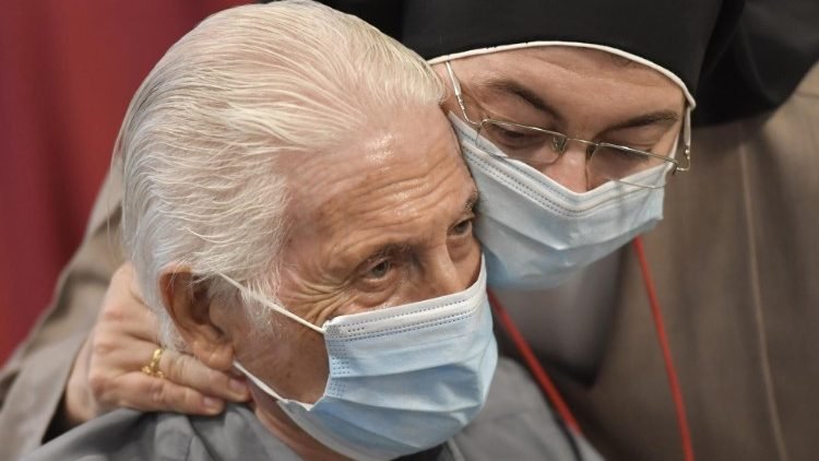 Fruitfulness of elderly reflected in theme for 2nd World Day for Grandparents