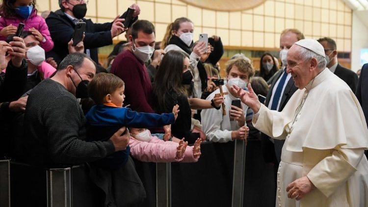 قداسة البابا فرنسيس يتحدّث عن ضرورة تحويل زمن عقارب السّاعة إلى جمال إيقاعات الحياة