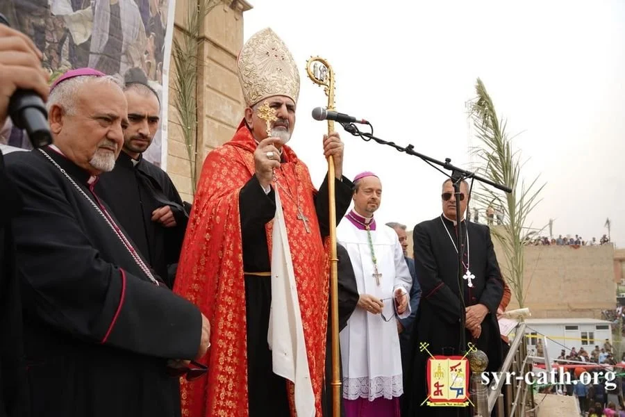  موعظة غبطة البطريرك مار اغناطيوس يوسف الثالث يونان أمام آلاف الجماهير الغفيرة المحتشدة في التطواف والمسيرة السنويّة لمناسبة عيد الشعانين في بخديدي، العراق