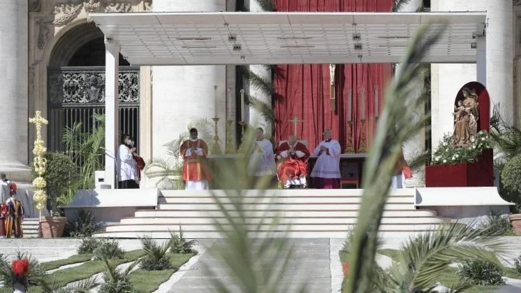 His Holiness Pope Francis at Palm Sunday Mass: With Jesus, it is never too late