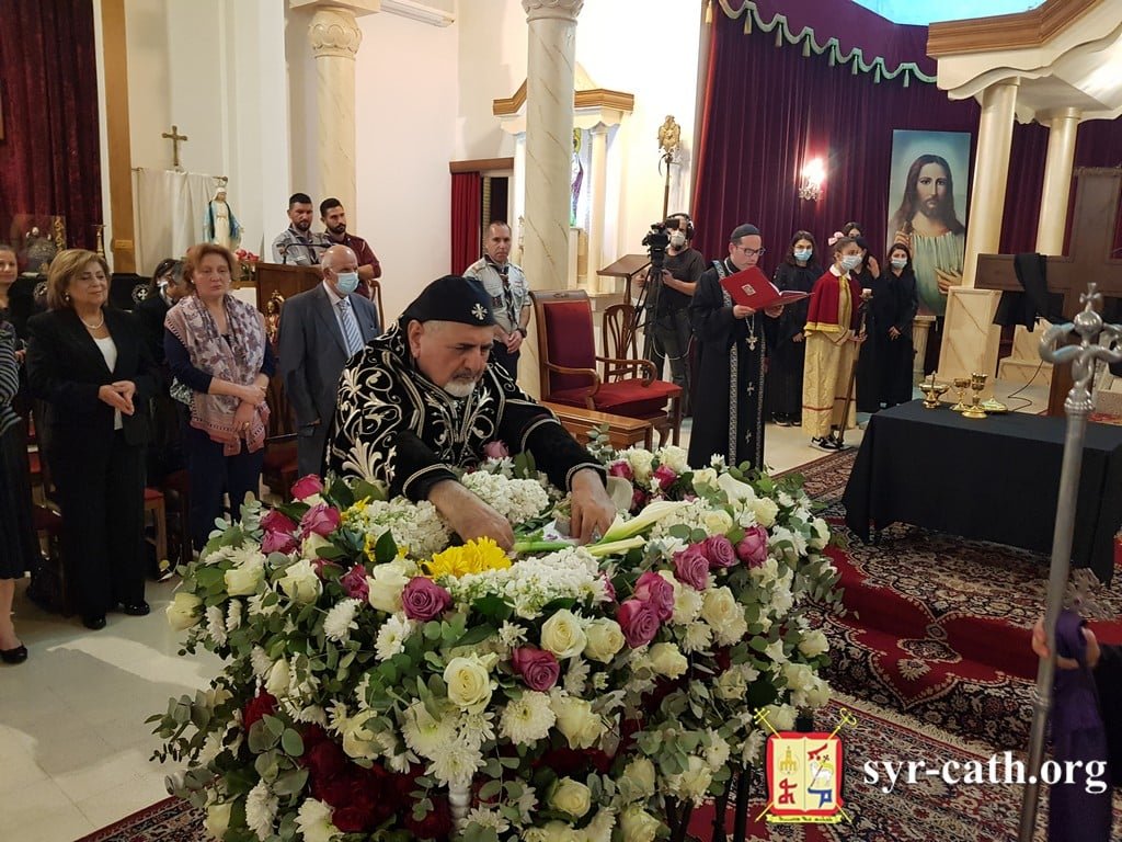 غبطة البطريرك مار اغناطيوس يوسف الثالث يونان يحتفل برتبة السّجدة للصّليب ودفن المصلوب يوم الجمعة العظيمة في كنيسة مار بهنام وسارة في لبنان