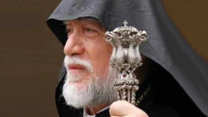 قداسة الكاثوليكوس آرام الأوّل في الفصح: لحياة متجدّدة بإيمان القيامة والمحبّة