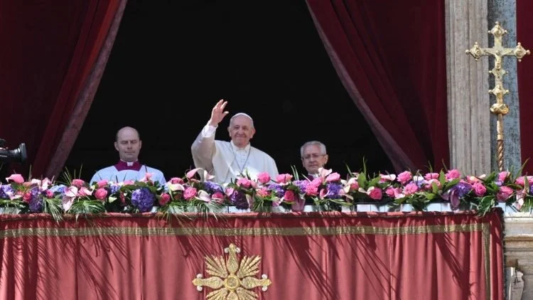 رسالة قداسة البابا فرنسيس إلى مدينة روما والعالم لمناسبة عيد الفصح ٢٠٢٢